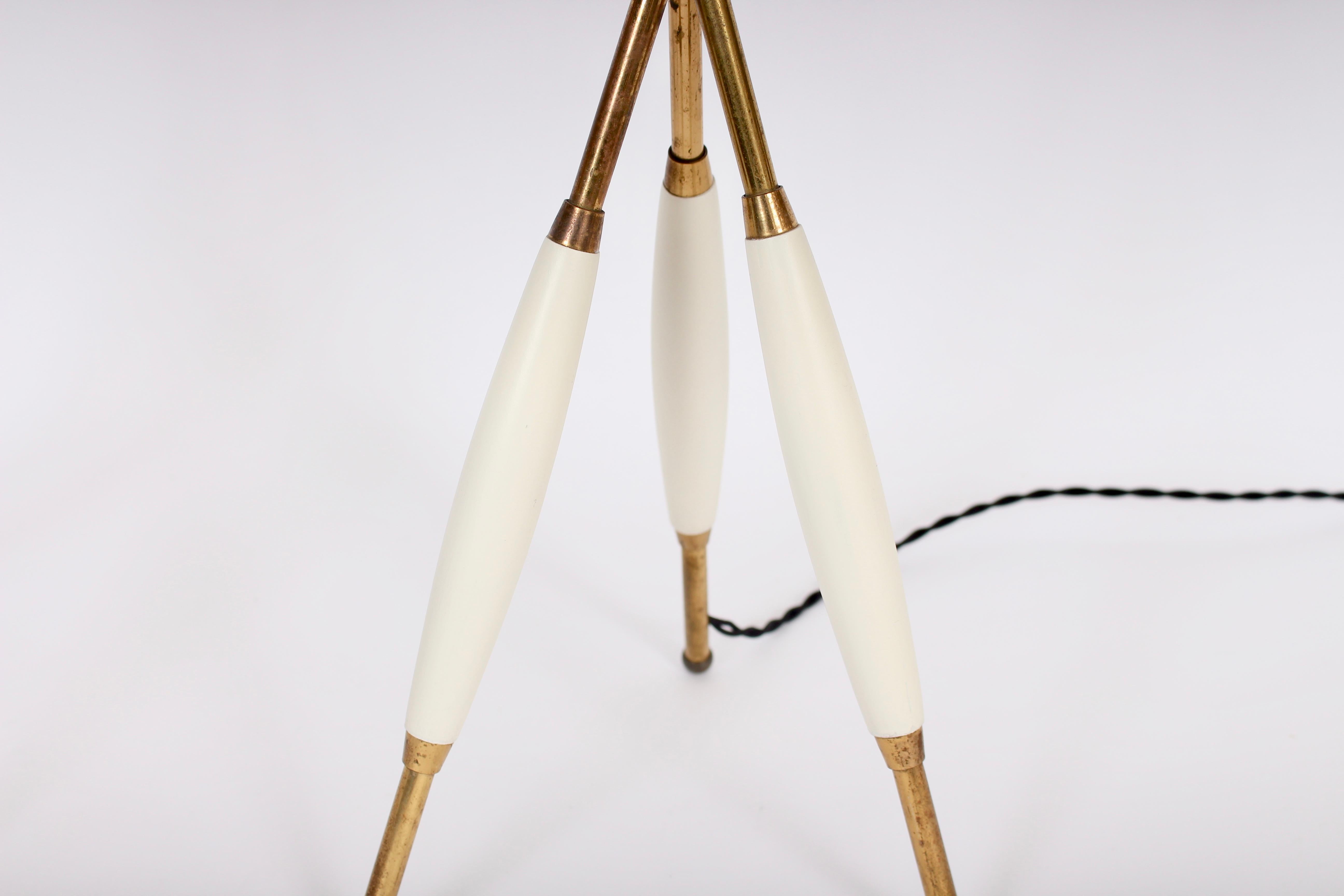 Mid-20th Century Gerald Thurston for Lightolier Brass & Off-White Tripod Table Lamps, 1950s, Pair