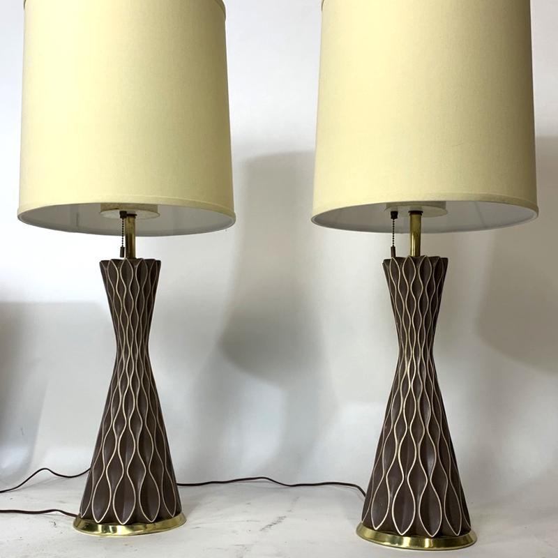 Gerald Thurston for Lightolier Ceramic Porcelain and Brass Honeycomb Lamps, Pair In Good Condition In Hudson, NY