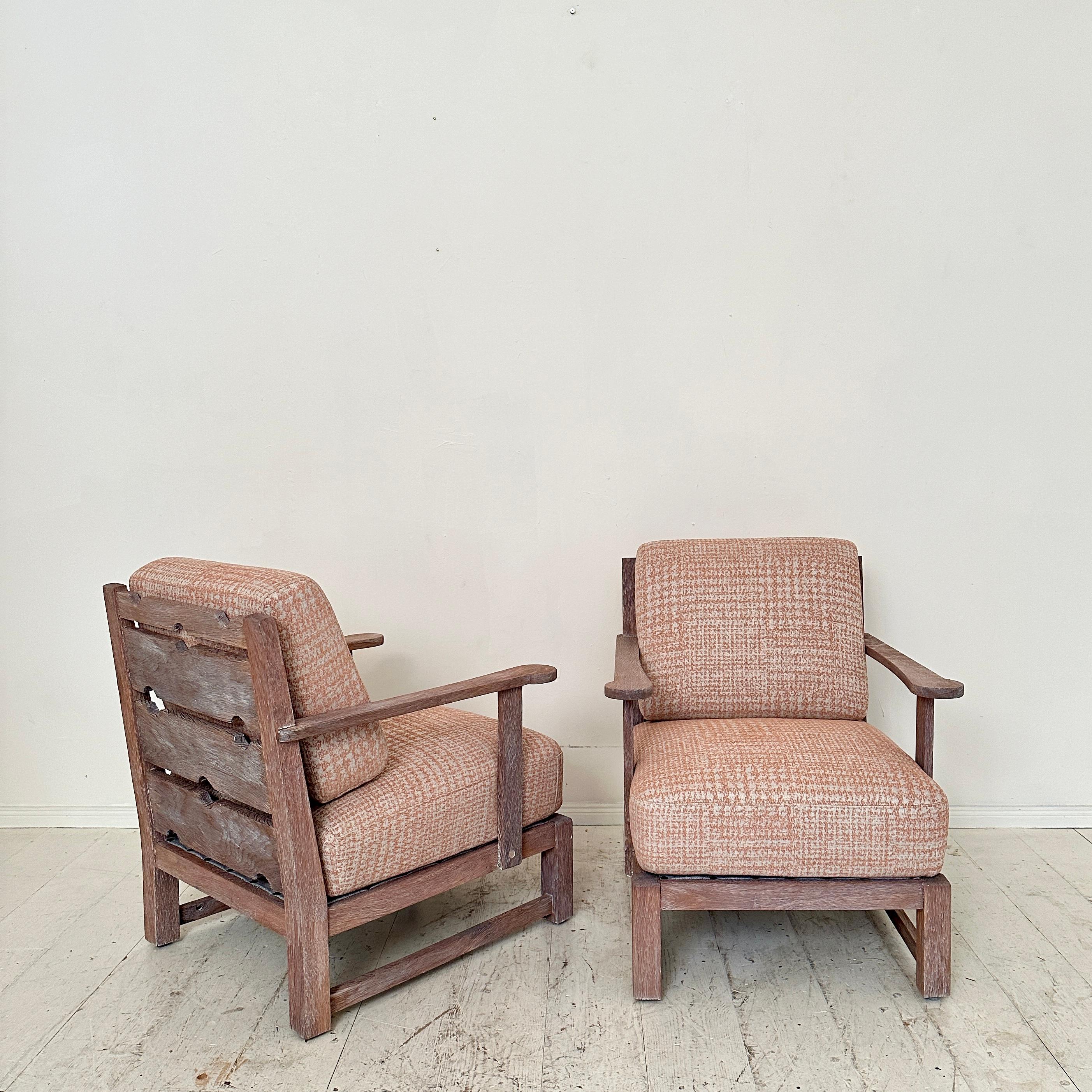 Paar deutsche Art-Déco-Sessel aus massiver Eiche und rosagrauem Stoff, 1920 (Frühes 20. Jahrhundert) im Angebot