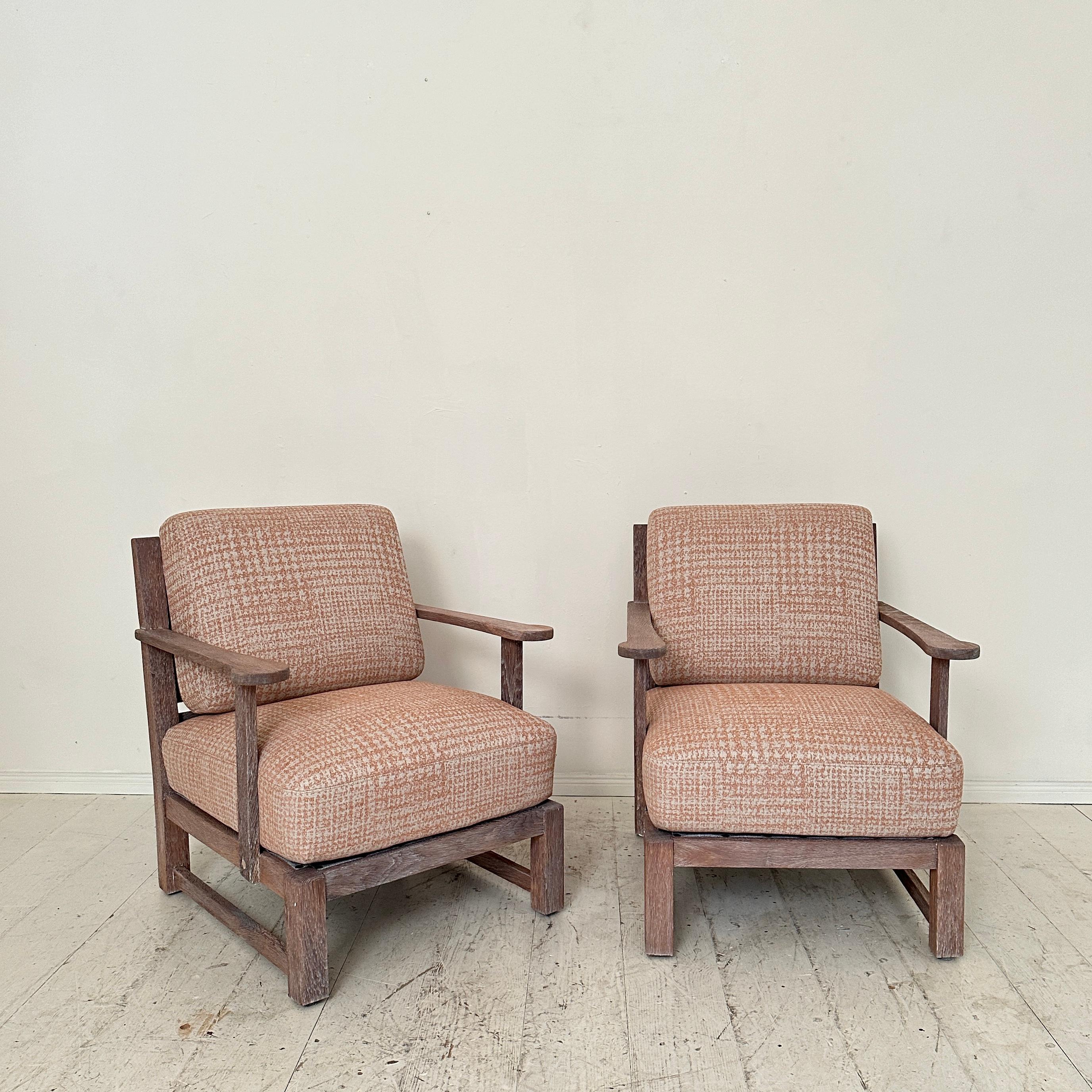 Pair German Art Deco Armchairs out of solid Oak and in Rosa Grey Fabric, 1920 For Sale 4