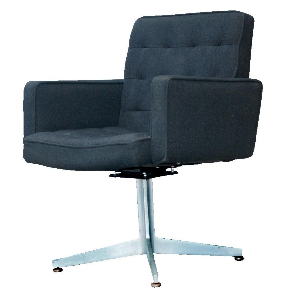 Mid-Century Modern Pair of GF Executive Swivel Lounge Armchairs