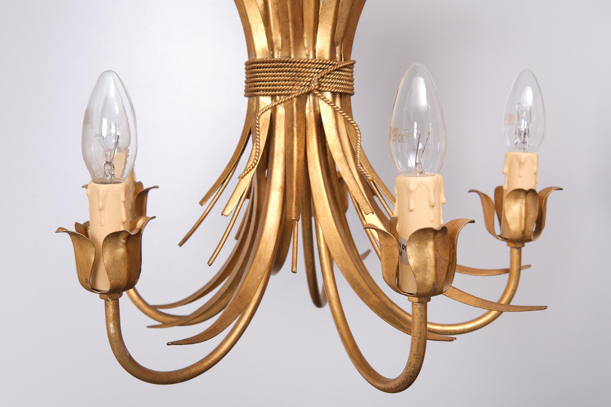 Pair Gilded Brass wheat sheaf chandeliers Italy 1970s  In Good Condition For Sale In Den Haag, NL