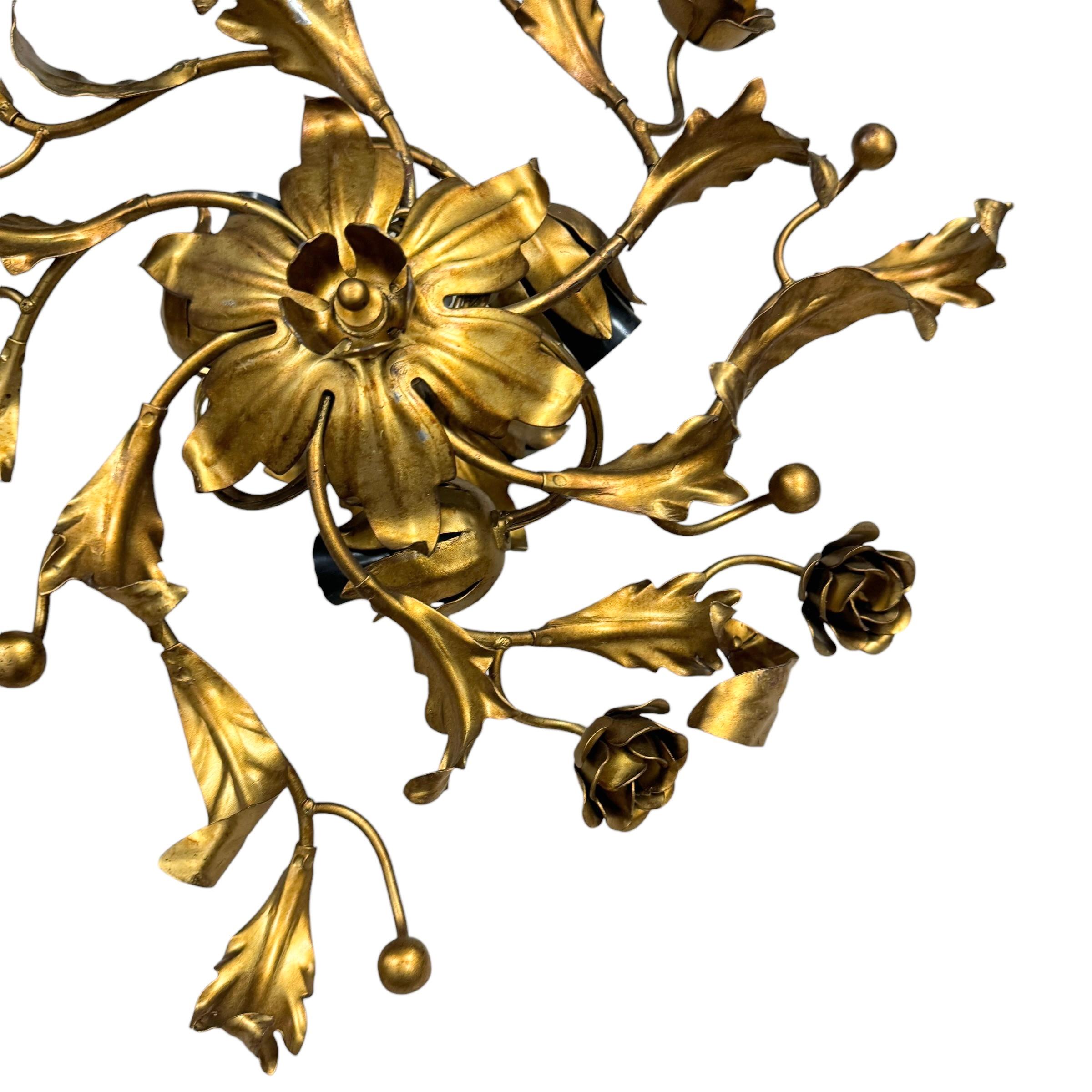 Paar vergoldete drei blattförmige Rosenblumen im Hollywood-Regency-Stil, Einbaubeleuchtung, Italien im Angebot 1