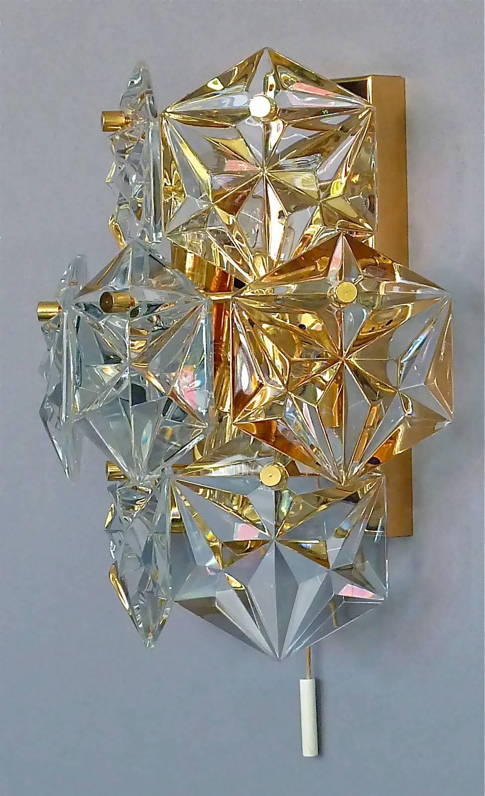 Pair of Gilt Brass Metal Faceted Crystal Glass Sconces Wall Lights Kinkeldey In Good Condition For Sale In Nierstein am Rhein, DE