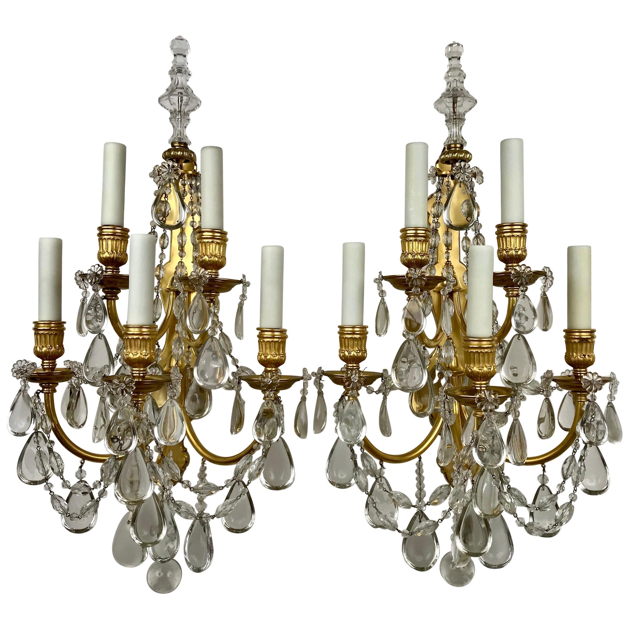 Pareja de apliques de cinco luces de bronce dorado y cristal de E. F. Caldwell
