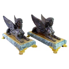 Paar ägyptische Sphinx aus vergoldeter Bronze und Marmor