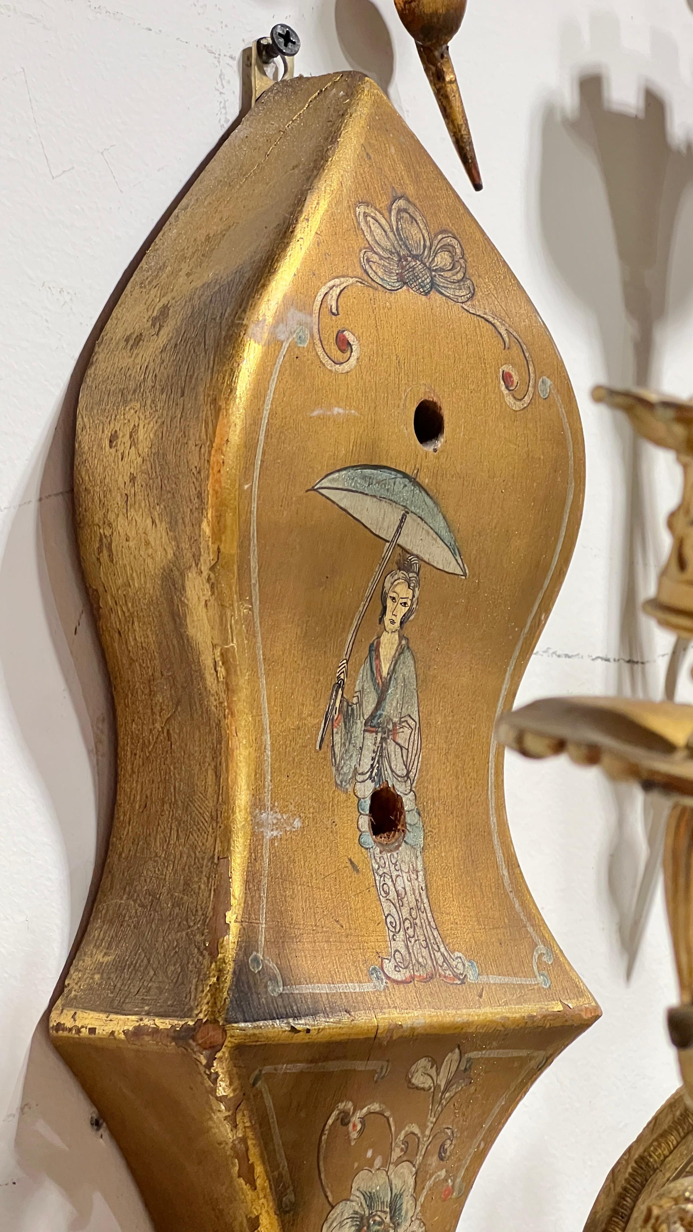 Paire d'appliques à 3 lumières en bronze doré et peint Chinoiserie antique / Lights en vente 1