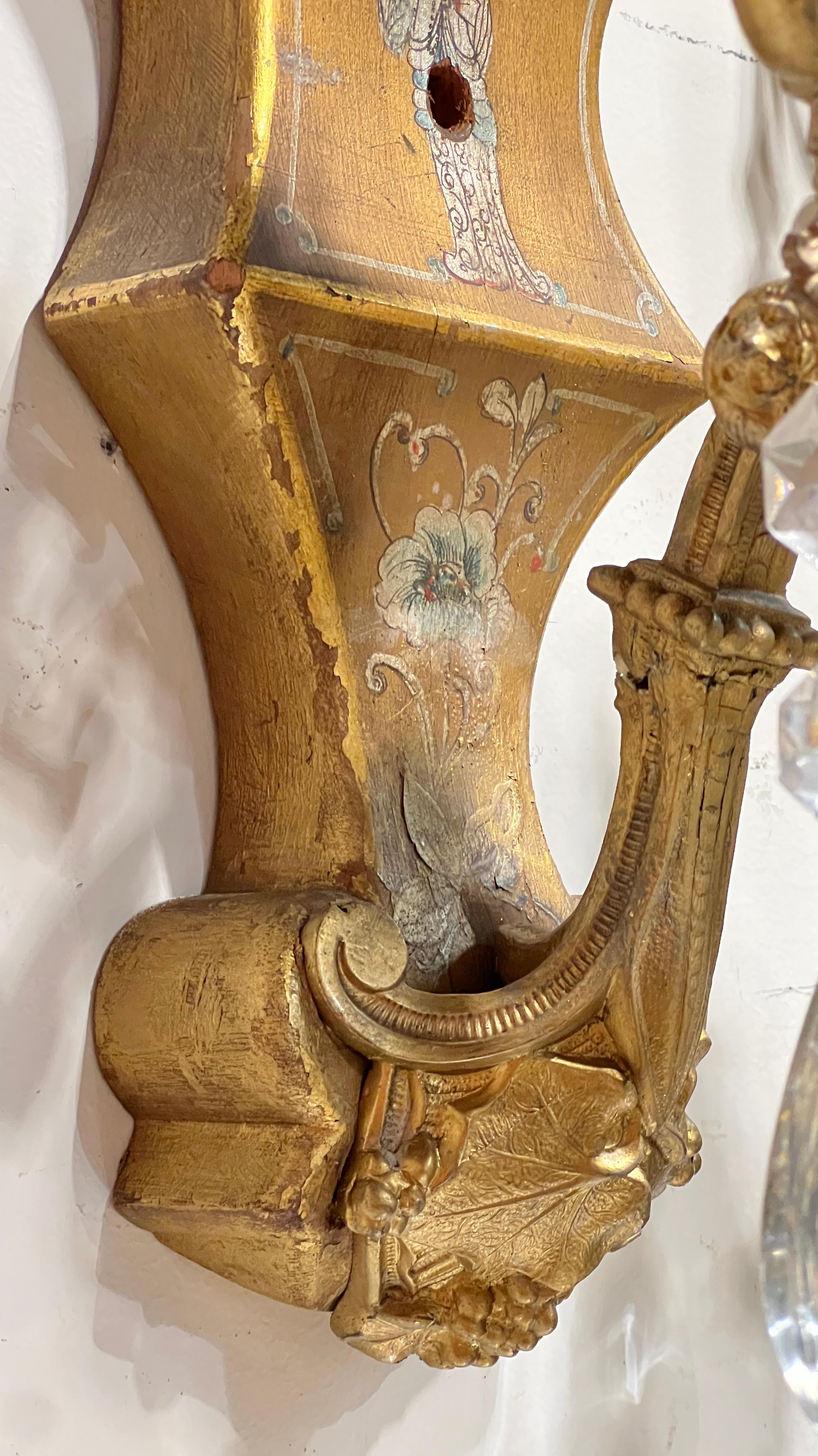 Paire d'appliques à 3 lumières en bronze doré et peint Chinoiserie antique / Lights en vente 2