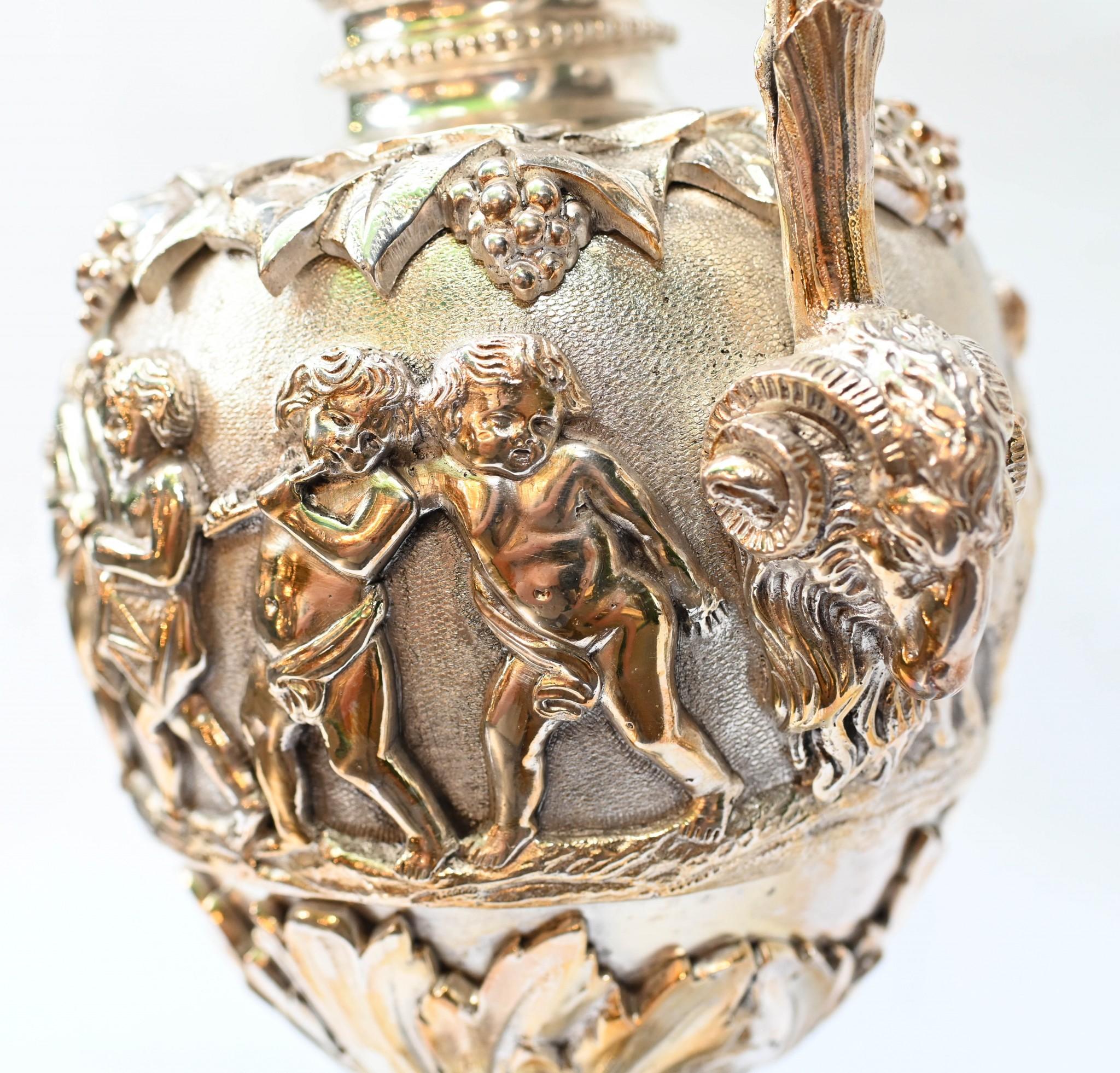 Coppia di vasi Ewers francesi in bronzo dorato Napoleone III Cherubino in vendita 5