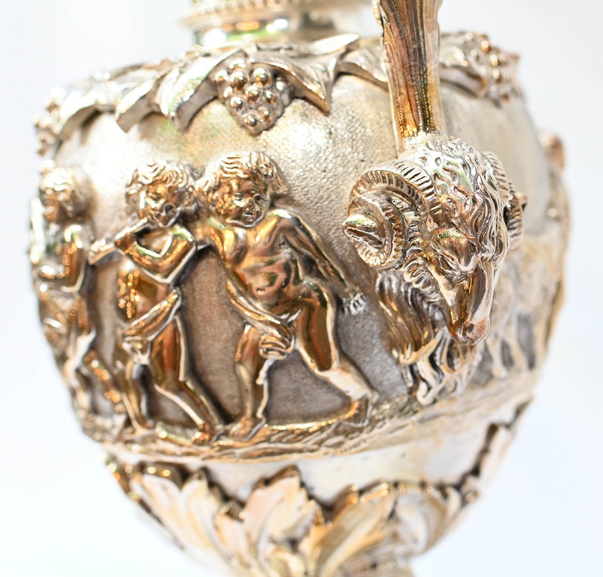 Coppia di vasi Ewers francesi in bronzo dorato Napoleone III Cherubino in vendita 6