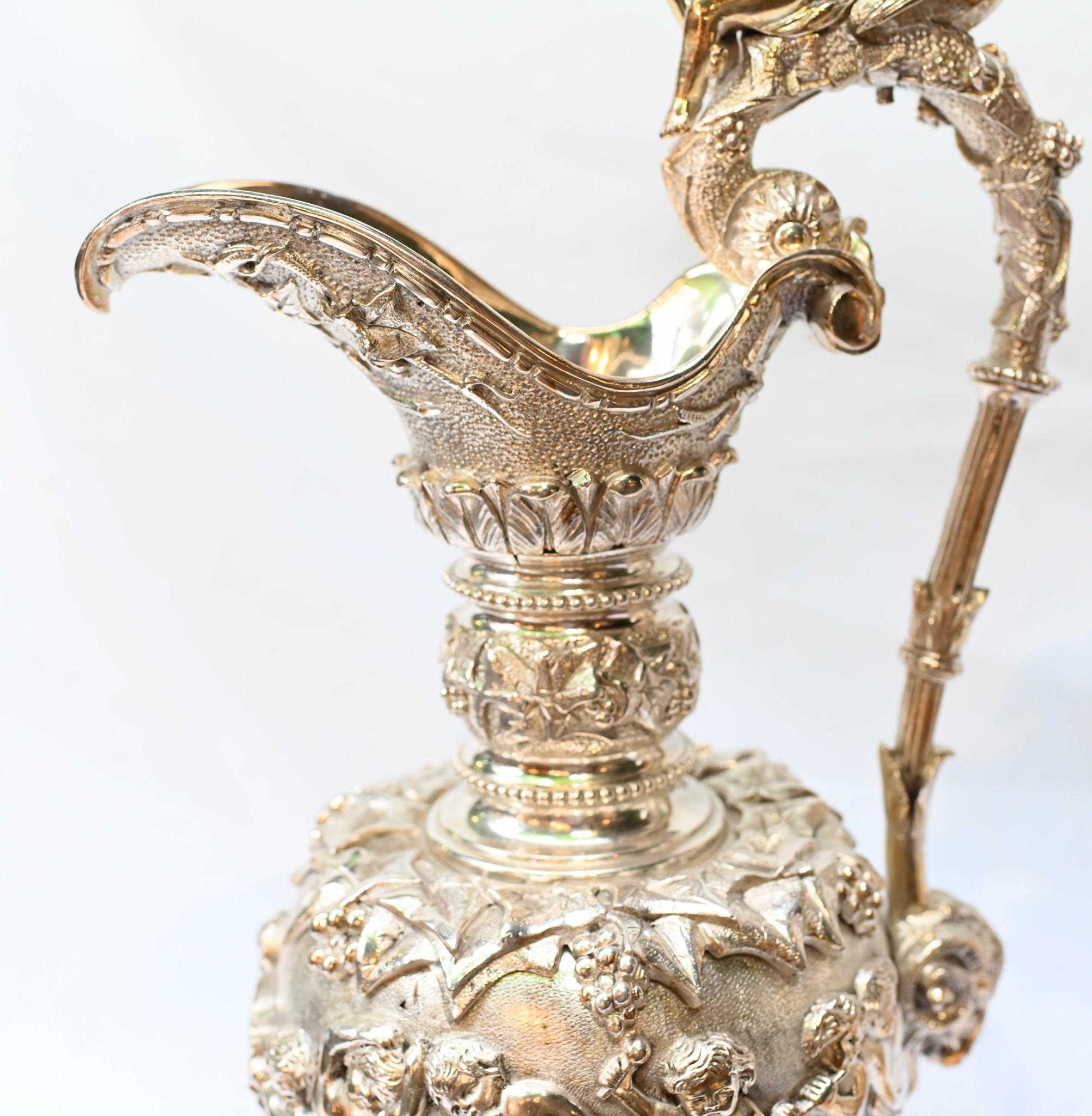 Coppia di vasi Ewers francesi in bronzo dorato Napoleone III Cherubino in vendita 9