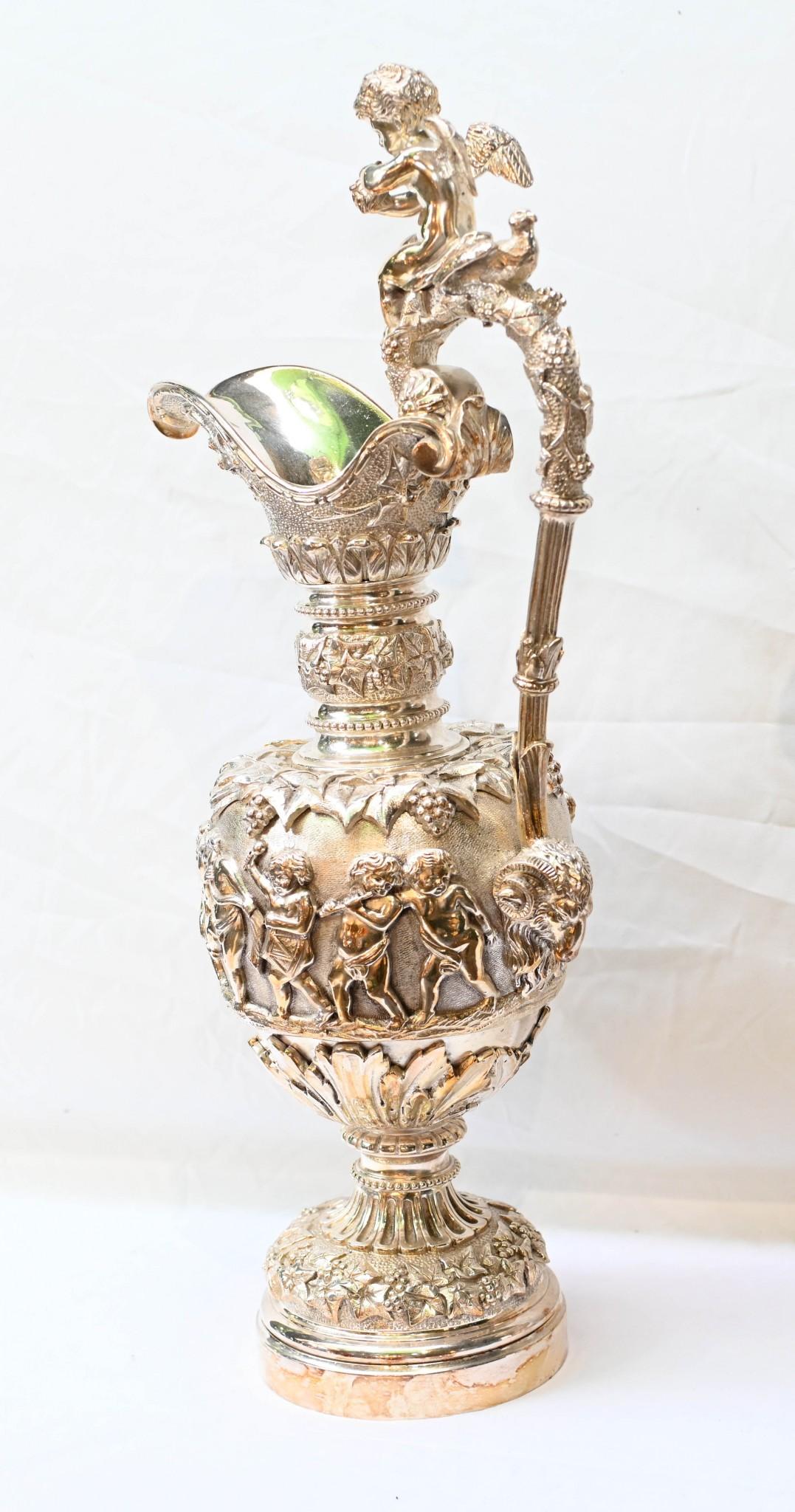 Coppia di vasi Ewers francesi in bronzo dorato Napoleone III Cherubino in vendita 10