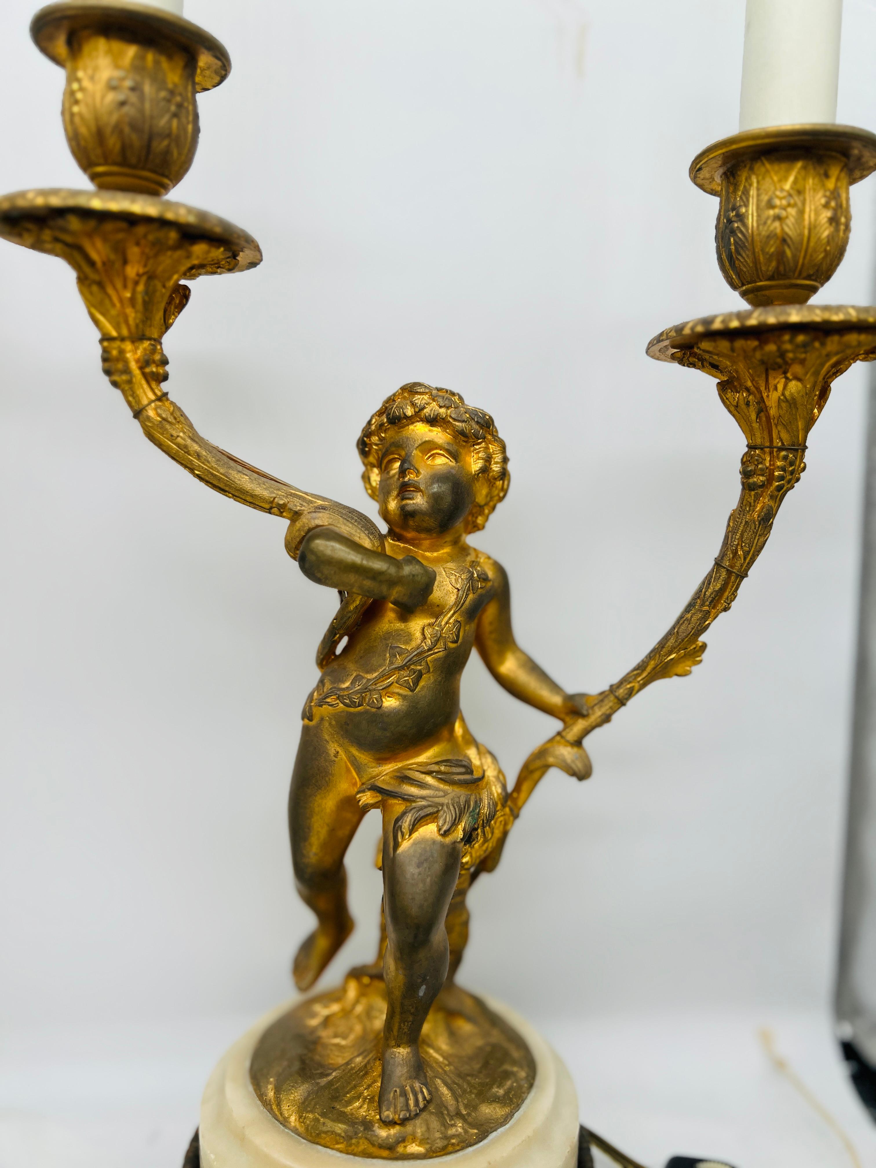 Pareja, Lámparas Candelero Putti de Bronce Dorado Estilo Luis XVI Siglo XIX Francés en venta
