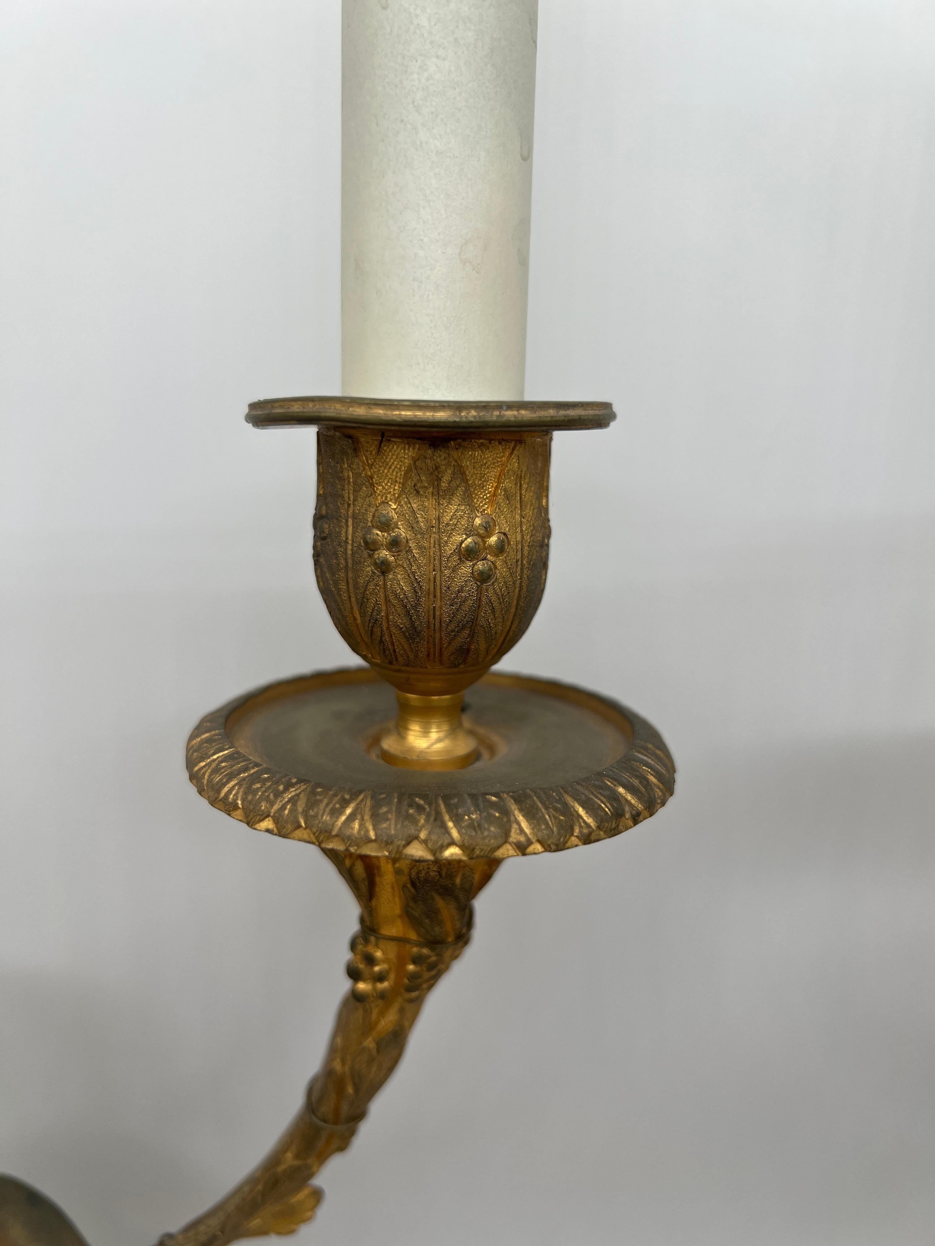Pareja, Lámparas Candelero Putti de Bronce Dorado Estilo Luis XVI Siglo XIX en venta 1
