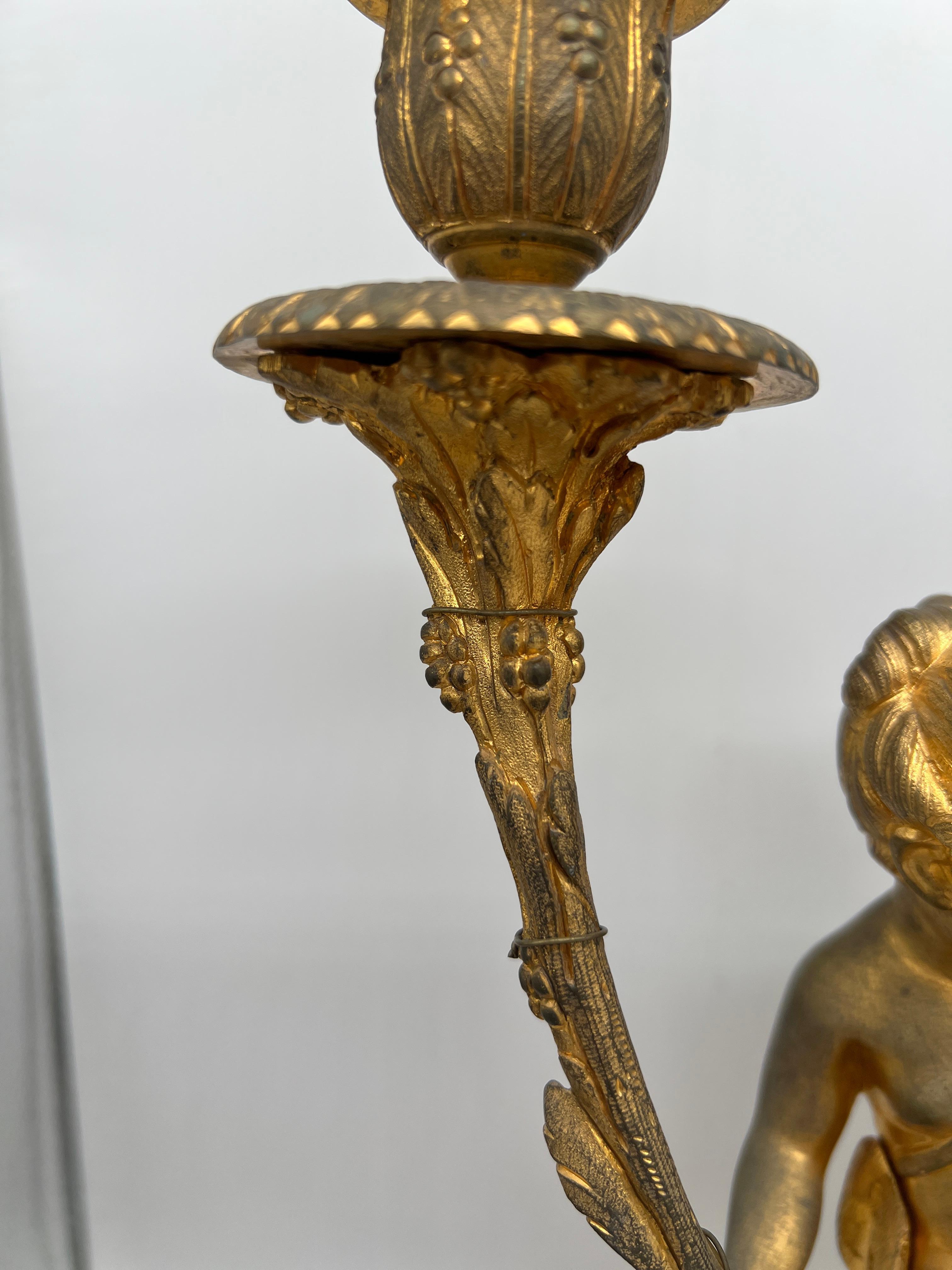 Pareja, Lámparas Candelero Putti de Bronce Dorado Estilo Luis XVI Siglo XIX en venta 2