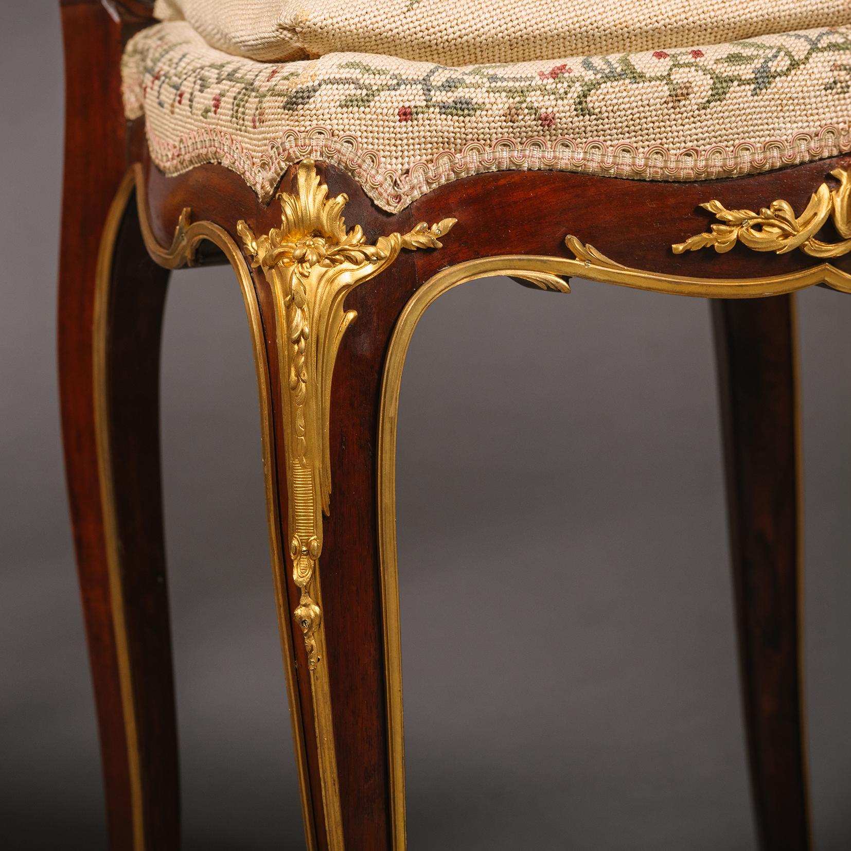 Paar vergoldet-bronzierte Salonstühle von François Linke (Goldbronze) im Angebot