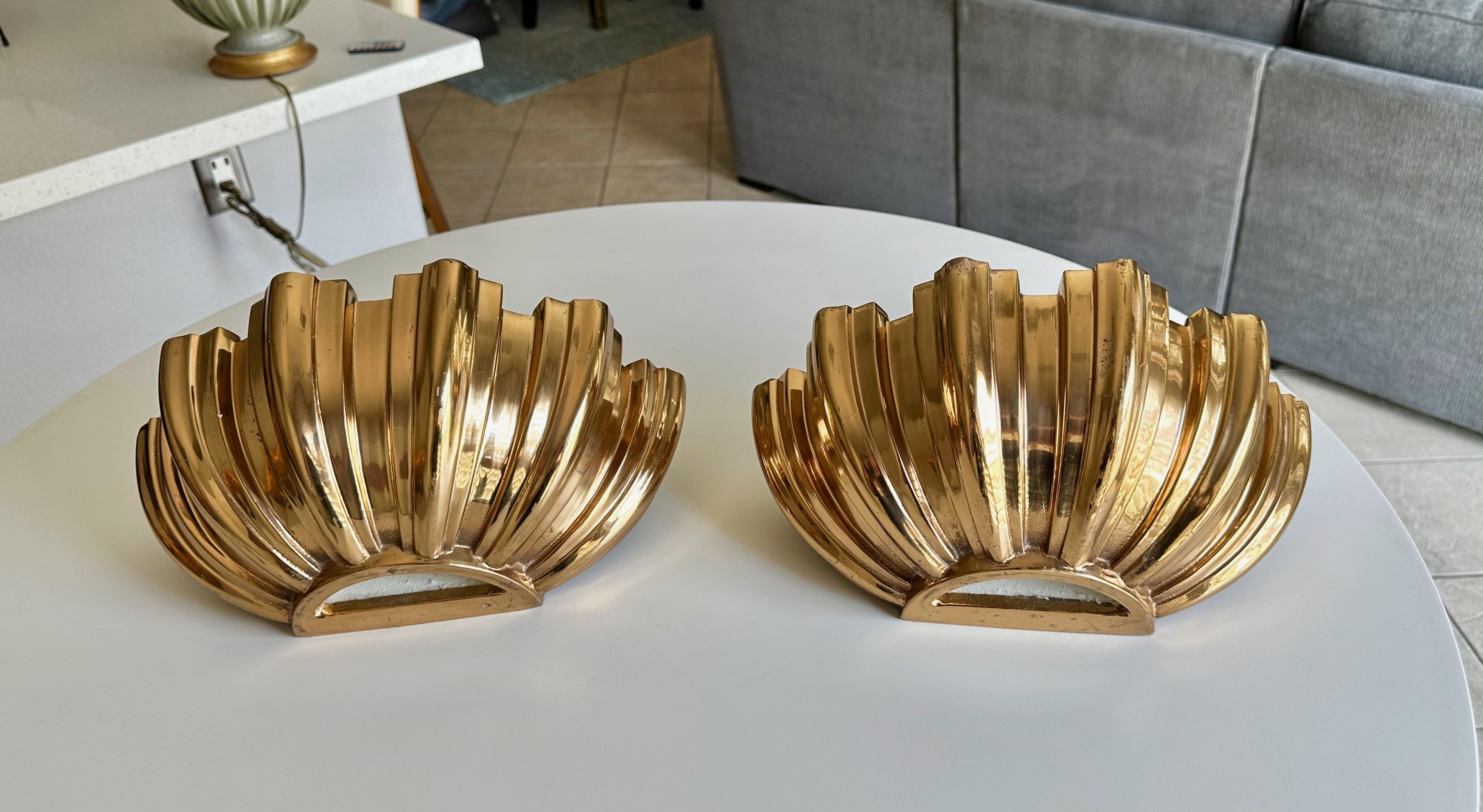 Paar Wandleuchter aus vergoldeter Bronze von Boyd's im Angebot 13