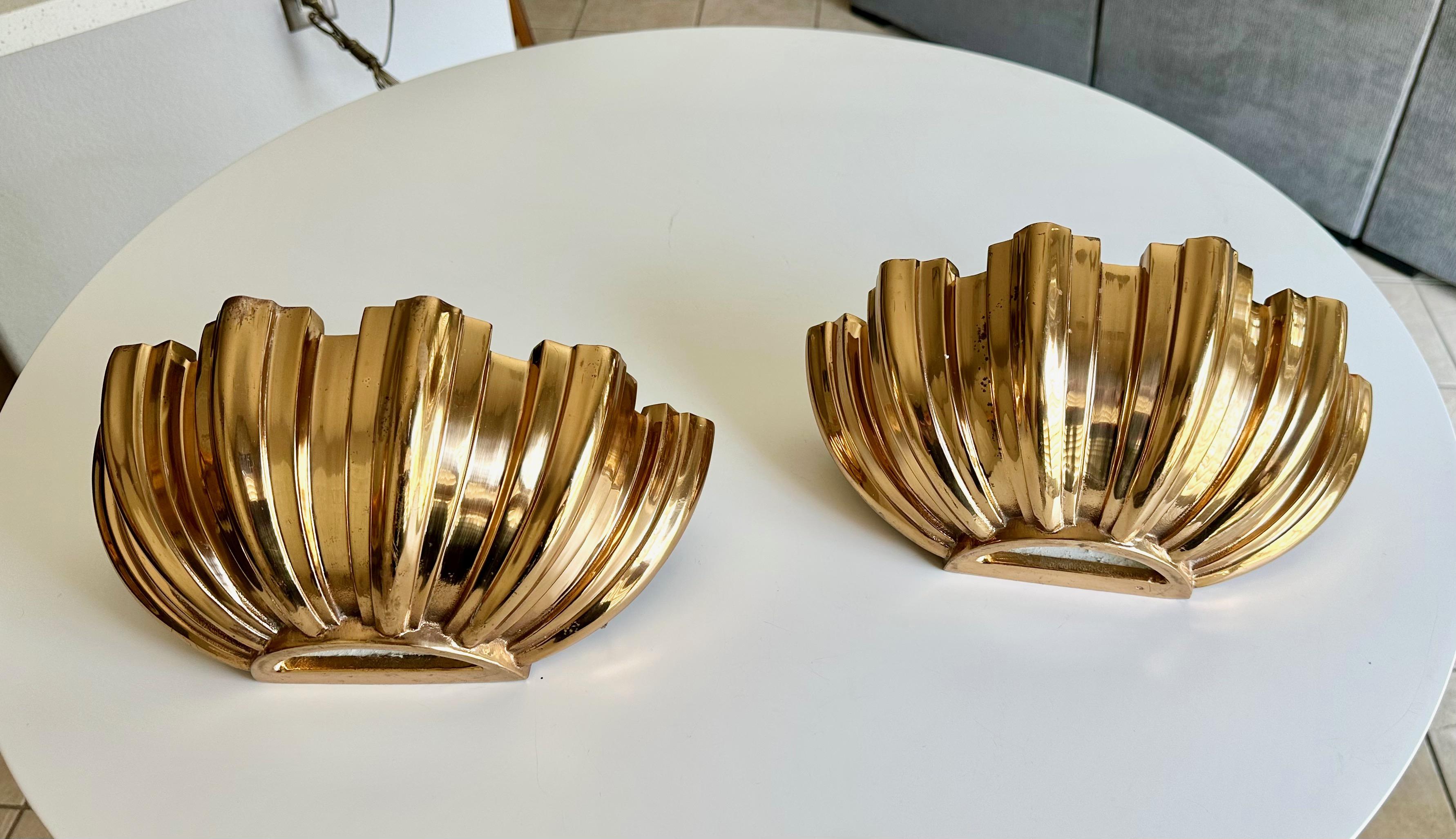 Paar Wandleuchter aus vergoldeter Bronze von Boyd's (Messing) im Angebot