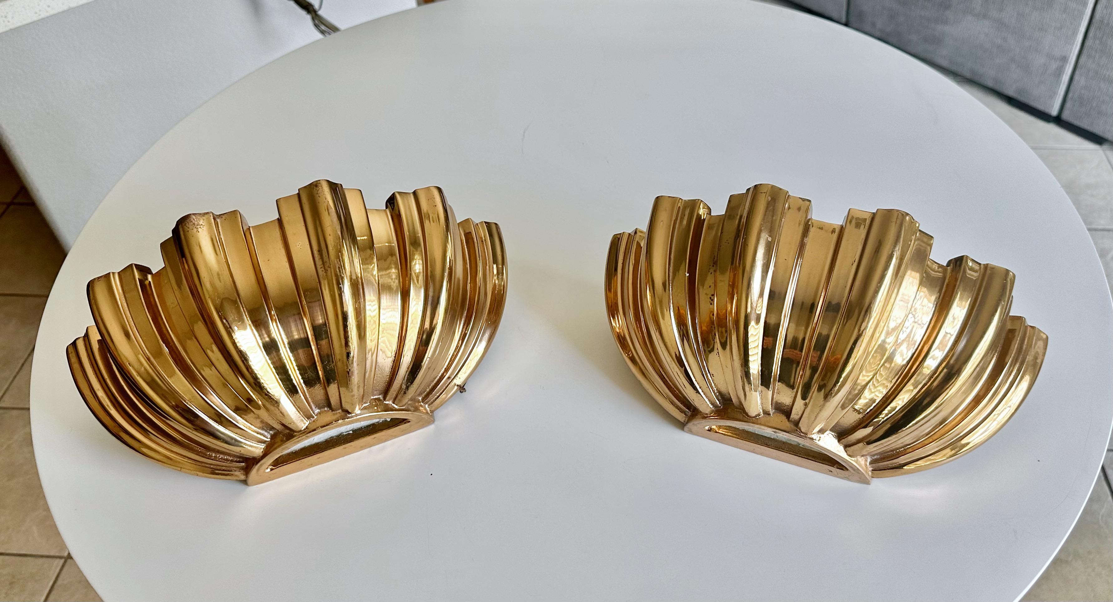 Paar Wandleuchter aus vergoldeter Bronze von Boyd's im Angebot 2