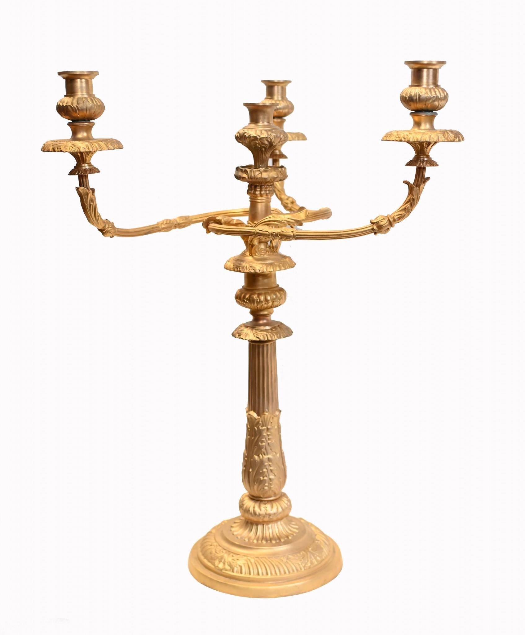 Coppia di candelabri dorati in stile Matthew Boulton assolutamente stupefacente
Speriamo che le foto rendano giustizia a questa splendida coppia, che è semplicemente maestosa in carne e ossa.
I dettagli sono stupefacenti, la lavorazione a mano è