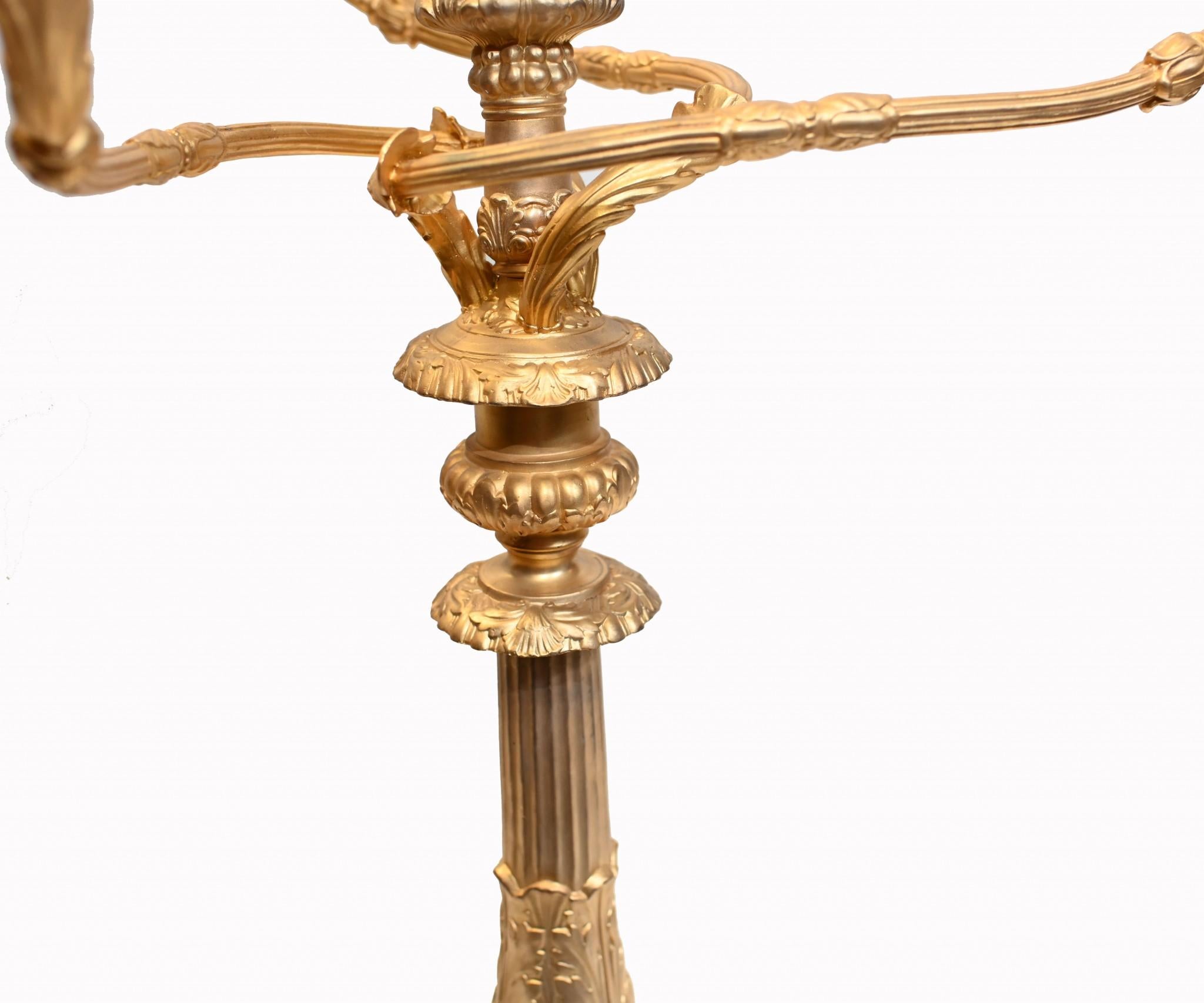 Fine XX secolo Coppia di candelabri dorati Matthew Boulton Regency Candele in vendita