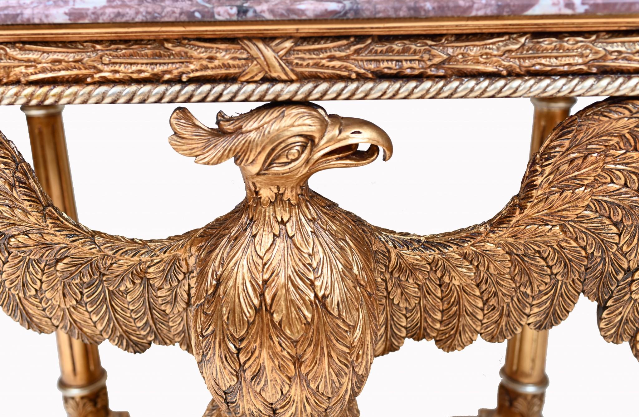 Marbre Paire de consoles en forme d'aigle doré de style Regency Revival en vente