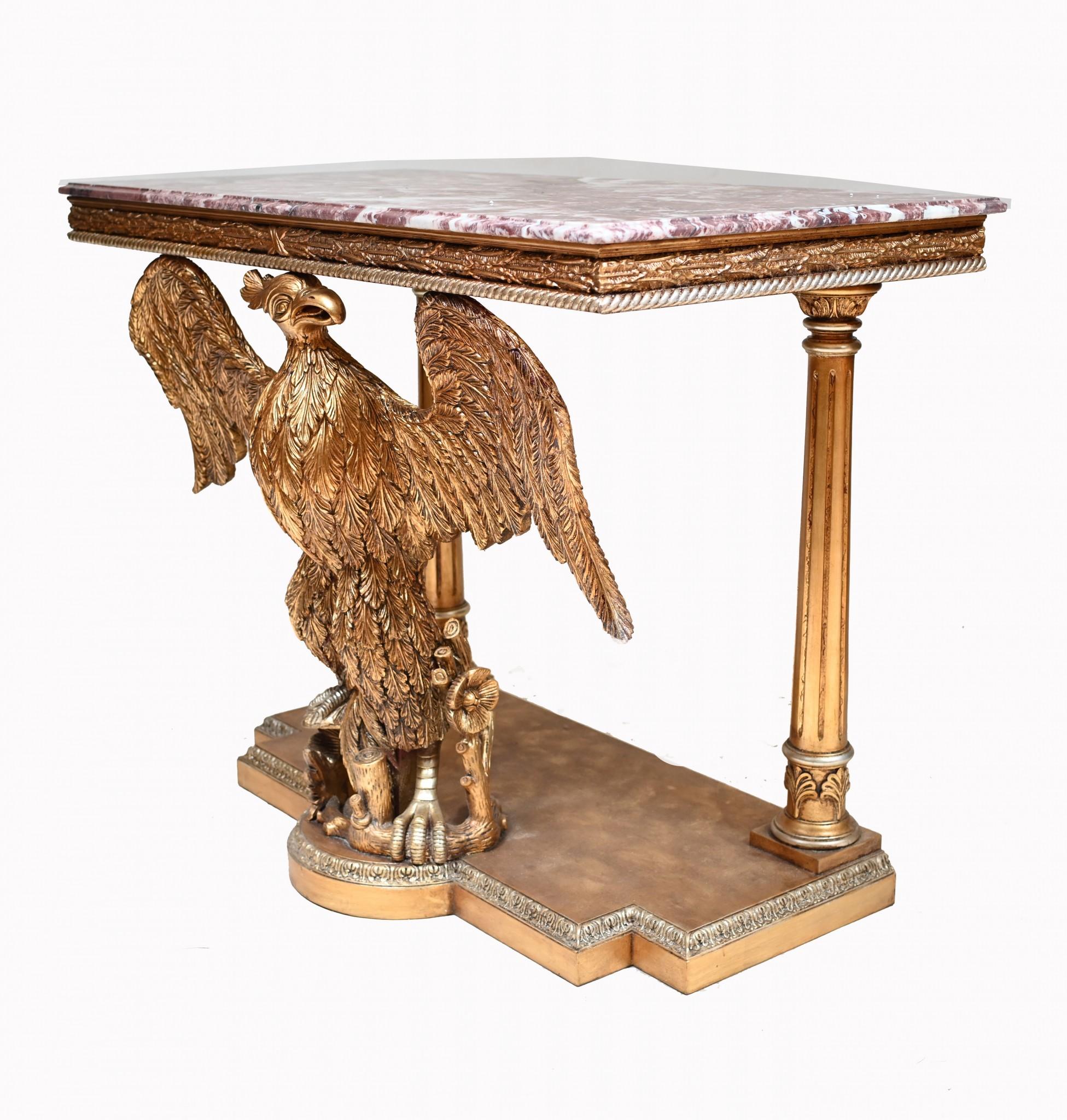 Paire de consoles en forme d'aigle doré de style Regency Revival en vente 1