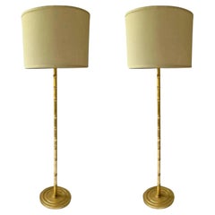 Paire de lampadaires en faux bambou doré
