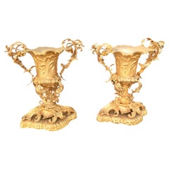 Paar vergoldete Rokoko-Urnen Französisch vergoldete Terrinen Louis Rocaille