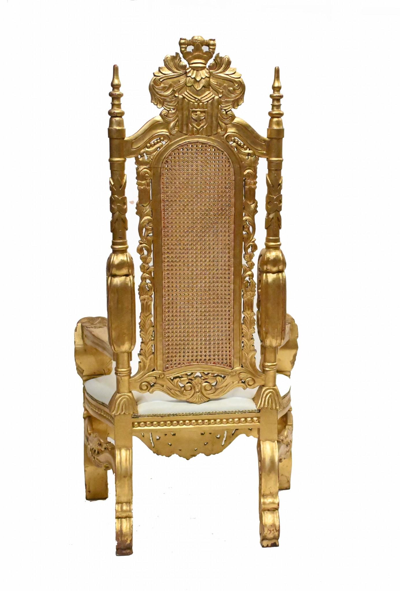 Fin du 20e siècle Paire de fauteuils dorés Thrones avec têtes de lions sculptées à la main en vente
