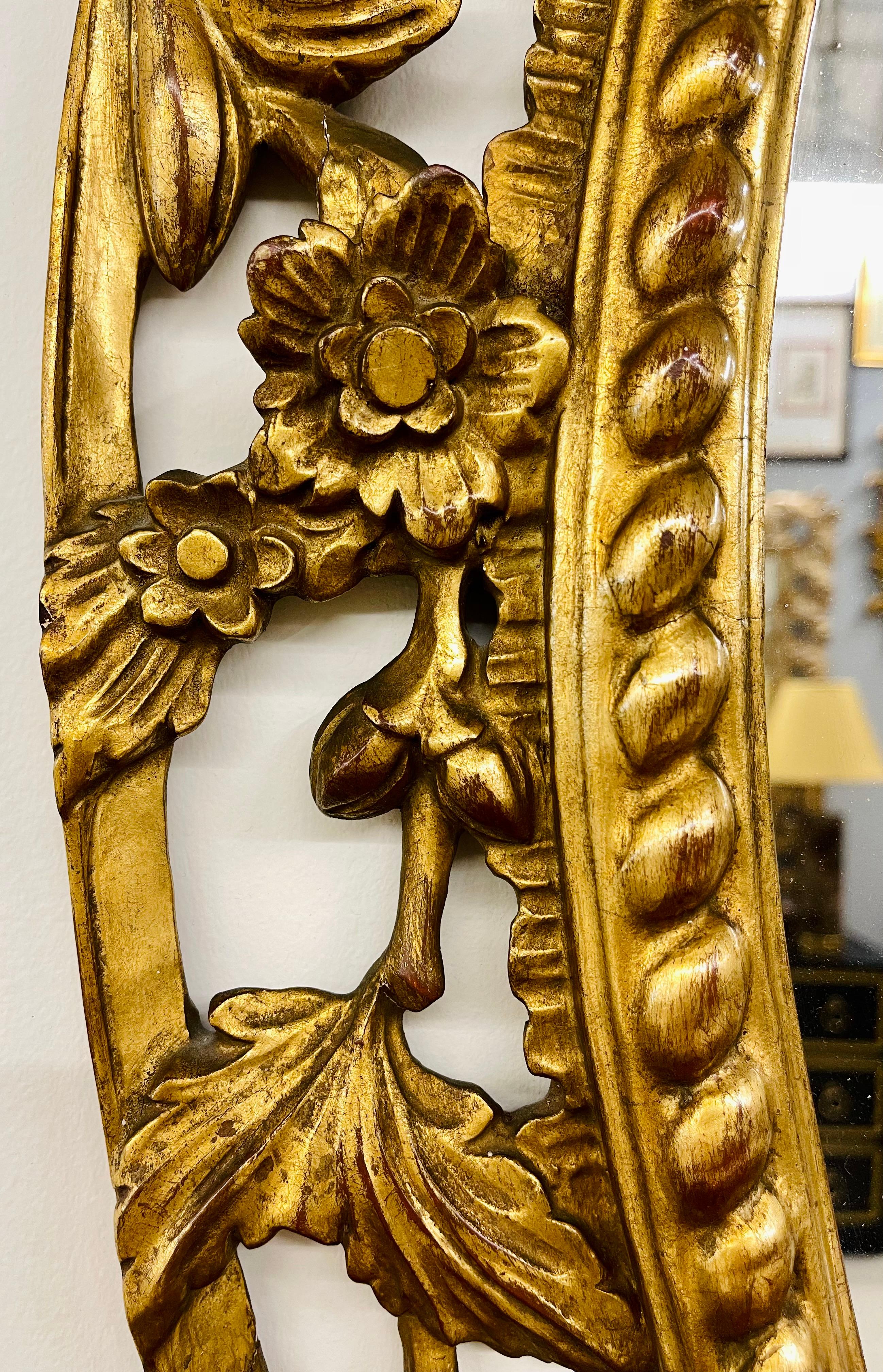 Paire de miroirs muraux ou de consoles en Wood Wood doré Bon état à Stamford, CT