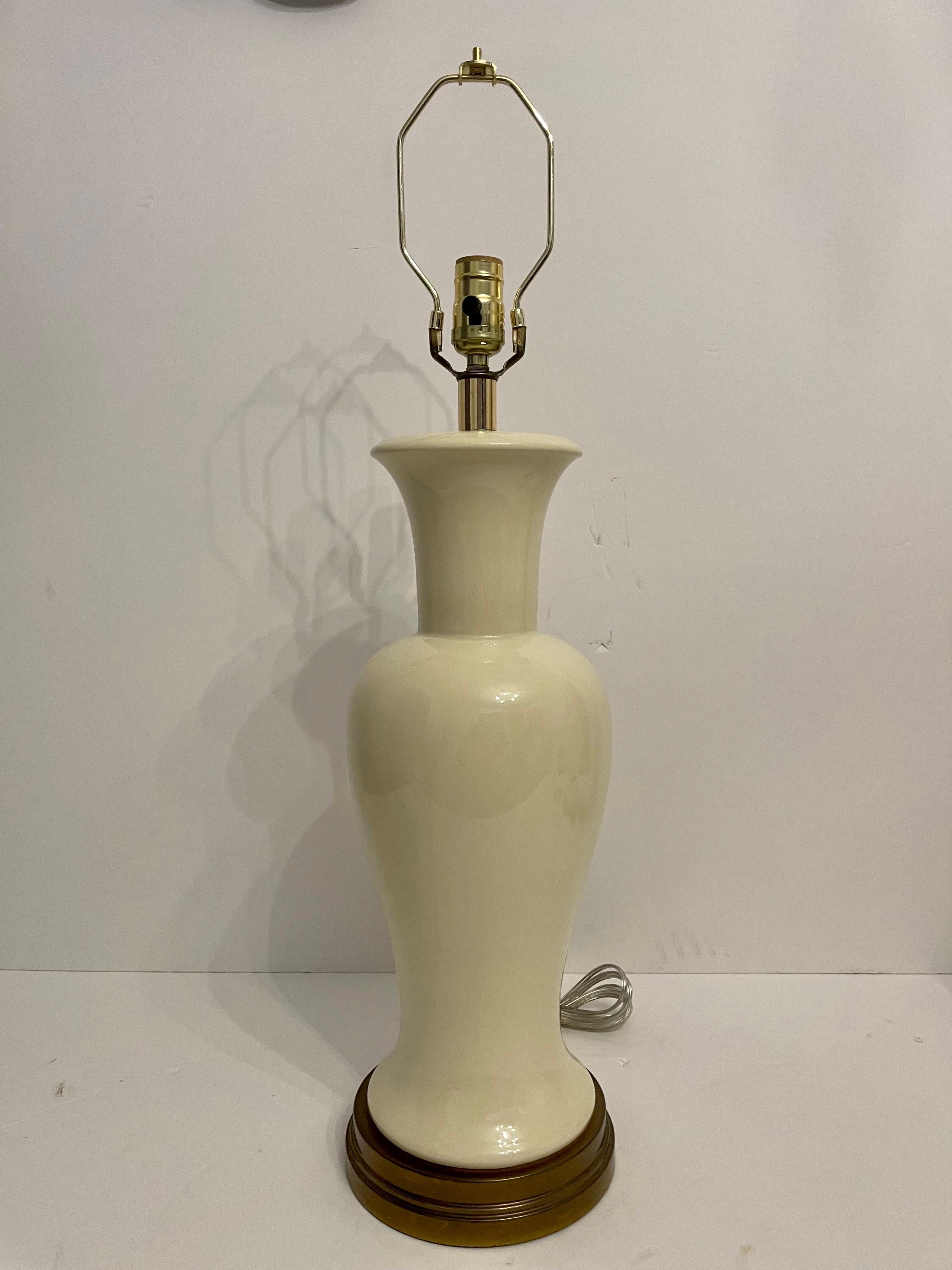 Pair Ginger Jar Form Table Lamps On Patinated Bases In Good Condition For Sale In New York, NY