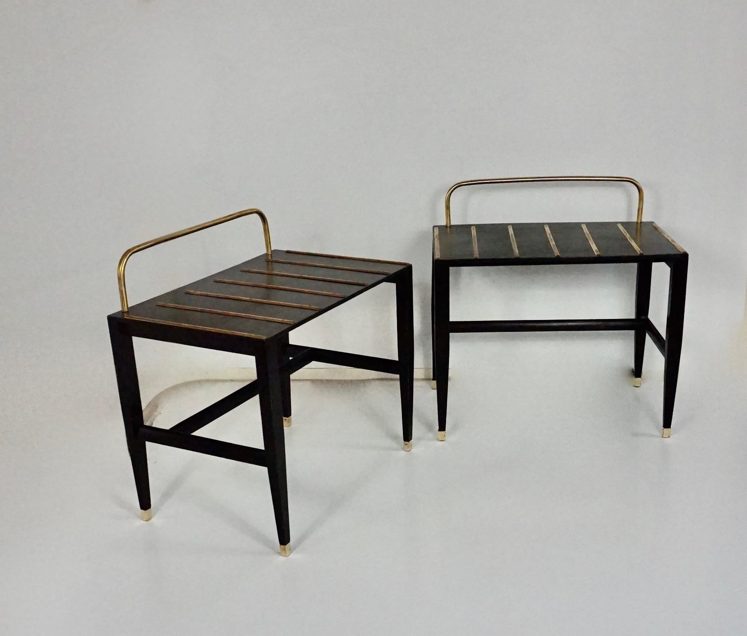Paire de porte-bagages, tables d'appoint dessinés par Gio Ponti et exécutés par Giordano Chiesa pour l'Hôtel Royal, Naples 1955 
en 2005. Cristina Longo a utilisé des objets originaux de l'Hôtel Royal de Naples et a réalisé 10 paires de supports en