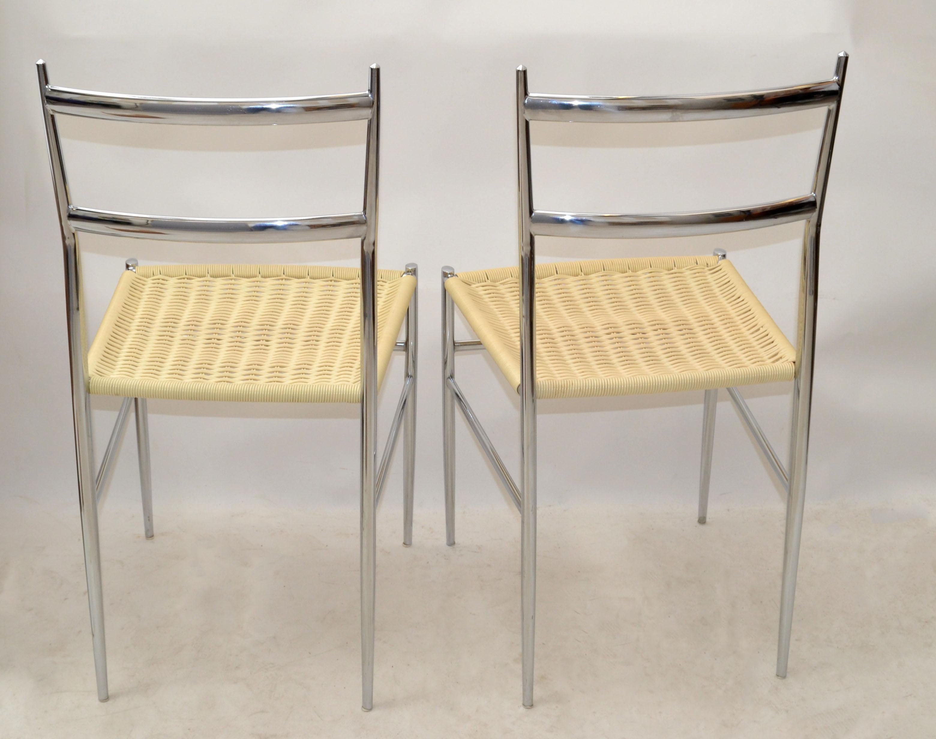 Paire de chaises Superleggera en chrome et plastique tissé à la main Gio Ponti, Italie, milieu du siècle dernier Bon état - En vente à Miami, FL