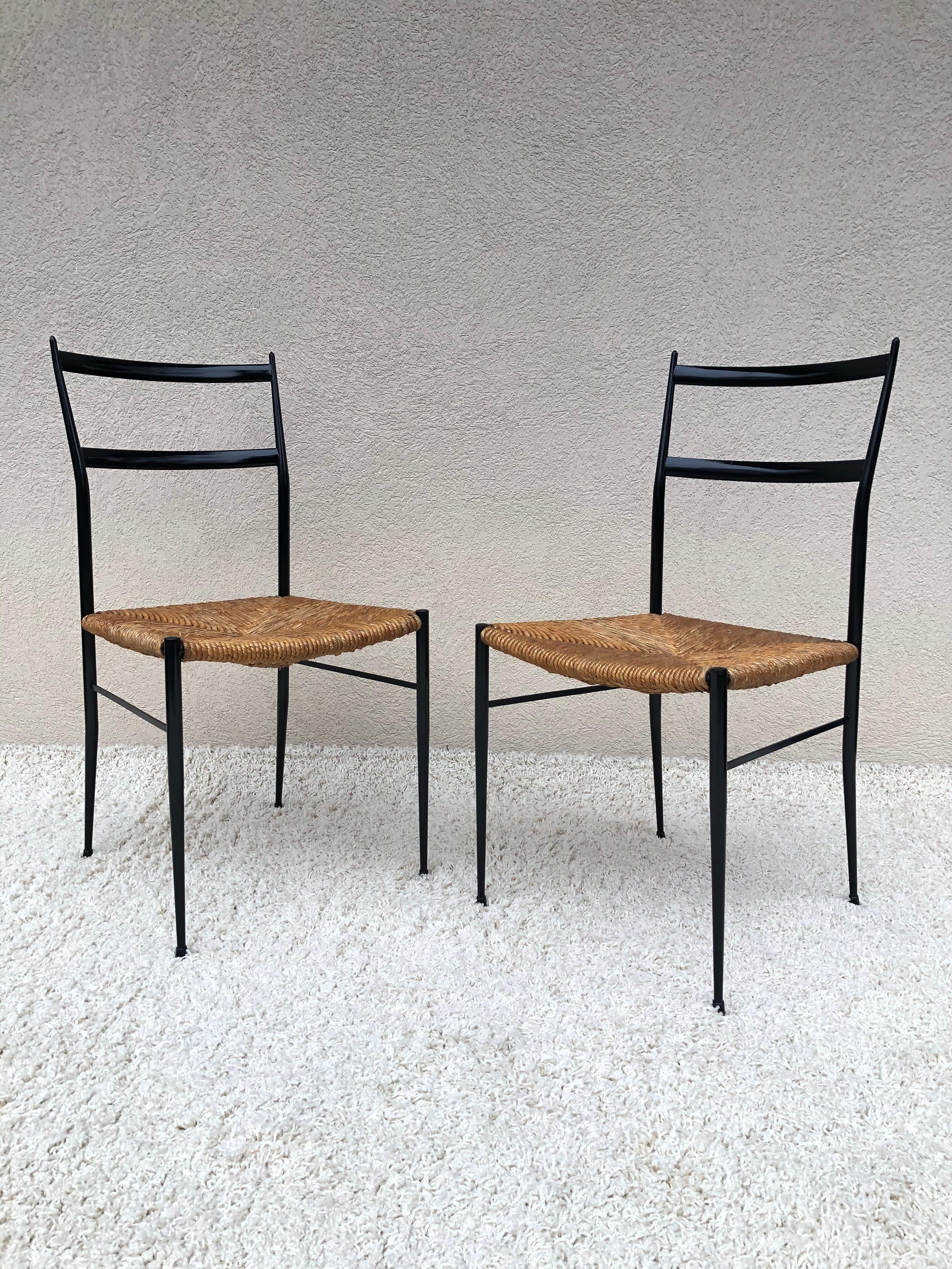 italien Paire de chaises de style Superlegga, finition métallique émaillée noire, style Gio Ponti en vente