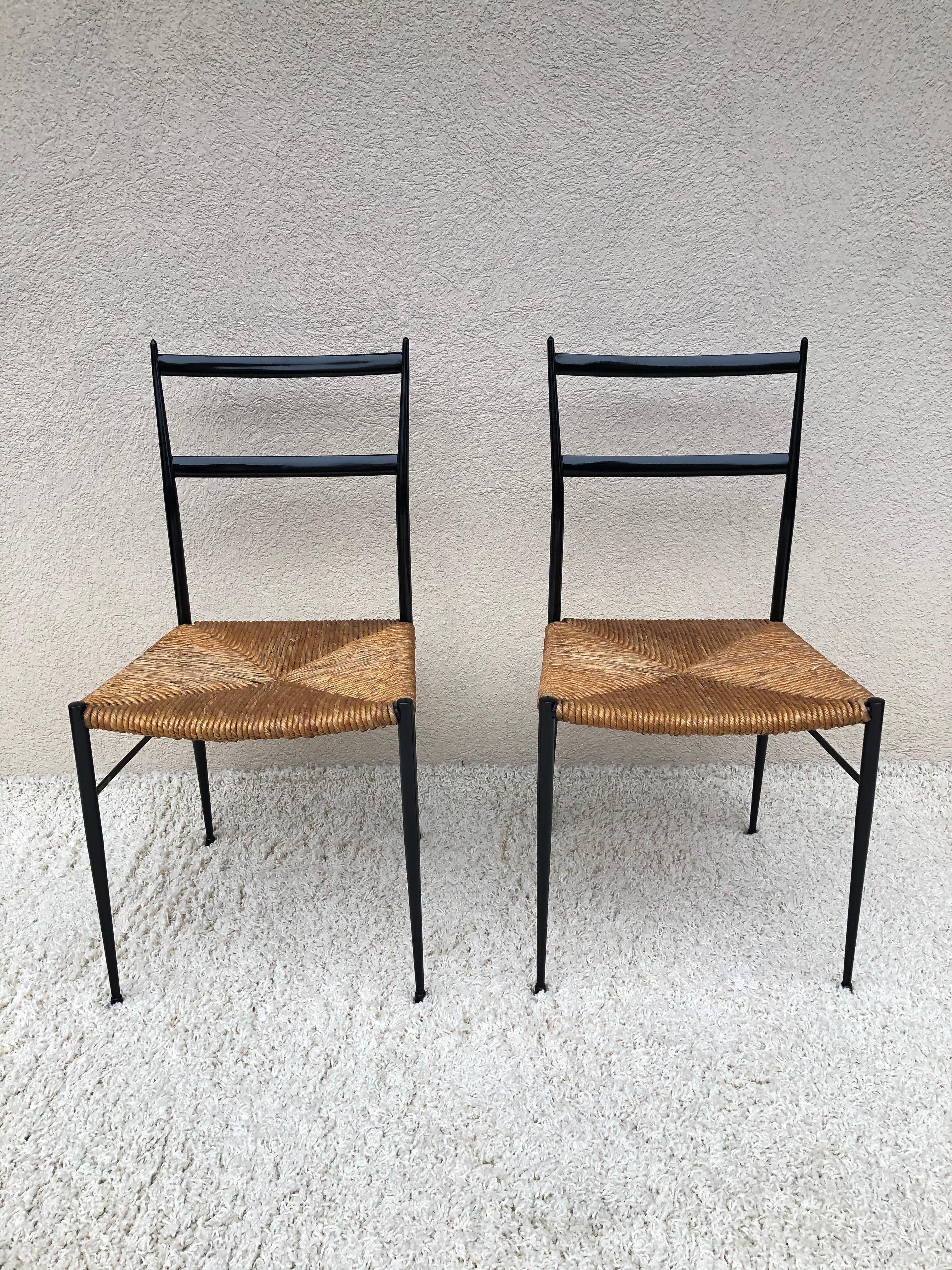 Pair of Superlegga Style Chairs, Metal Black Enameled Finish, style of Gio Ponti For Sale 1