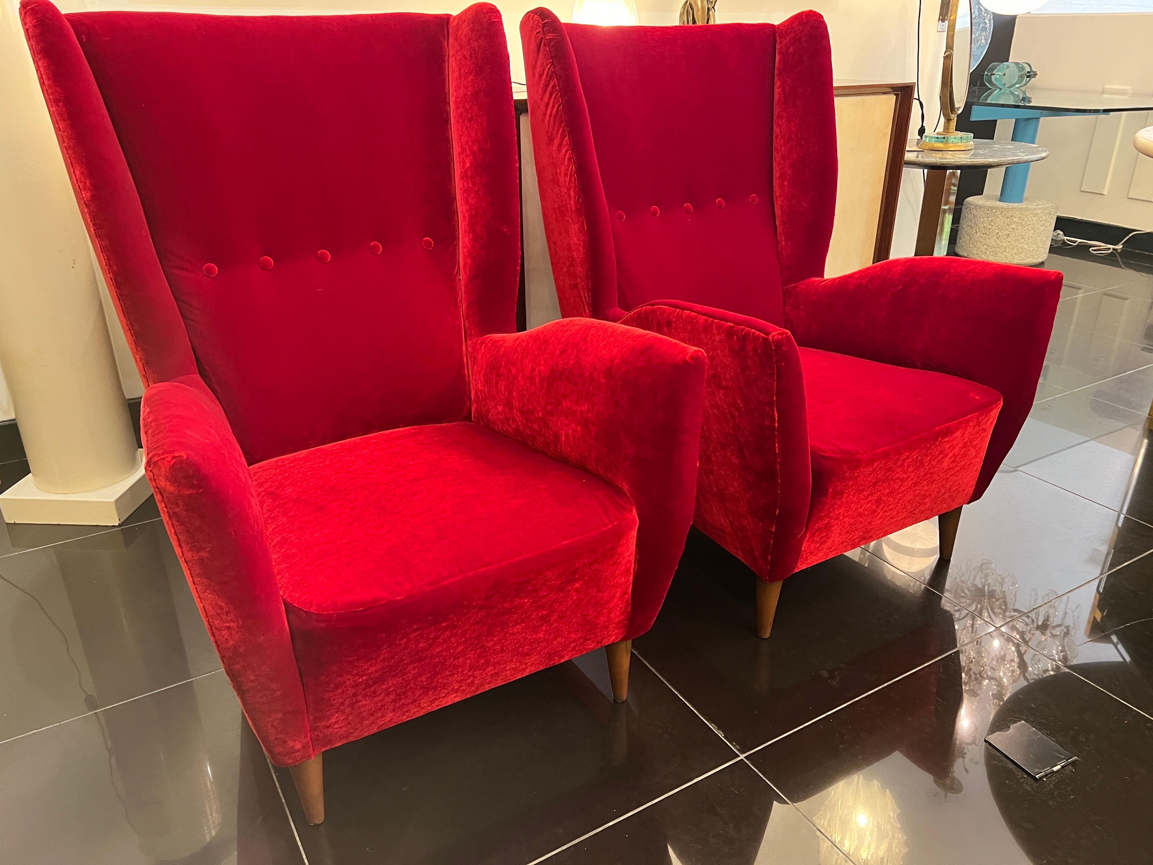 Pair Gio Ponti wingback armchairs in Venetian red velvet  For Sale 4