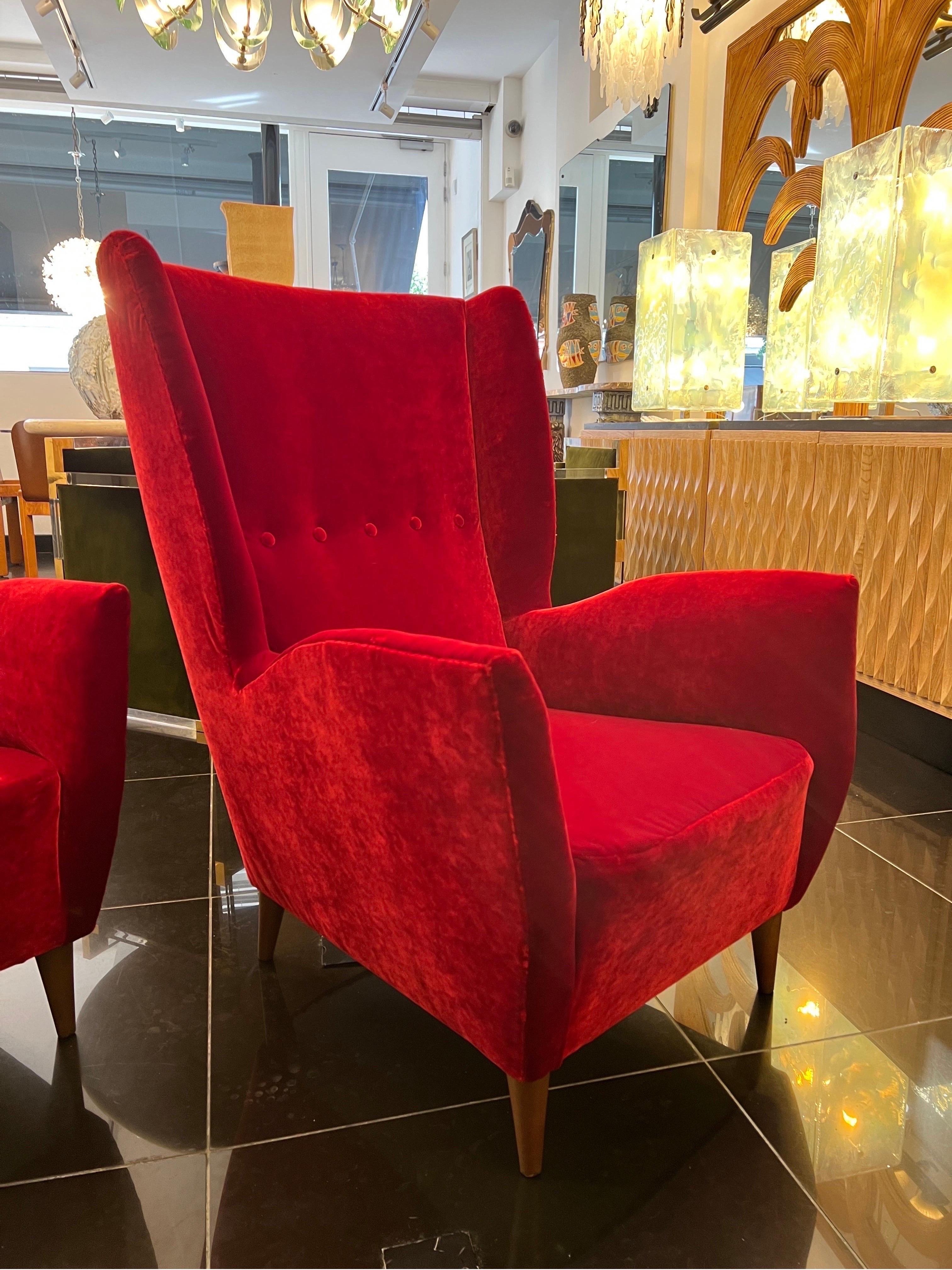 Pair Gio Ponti wingback armchairs in Venetian red velvet  In Good Condition For Sale In London, GB
