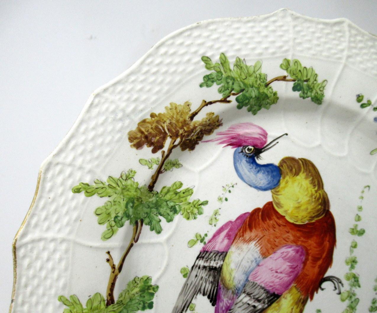 Pair Gold Anchor English Chelsea Porcelain Cabinet Plates Ornithological Birds In Good Condition In Dublin, Ireland