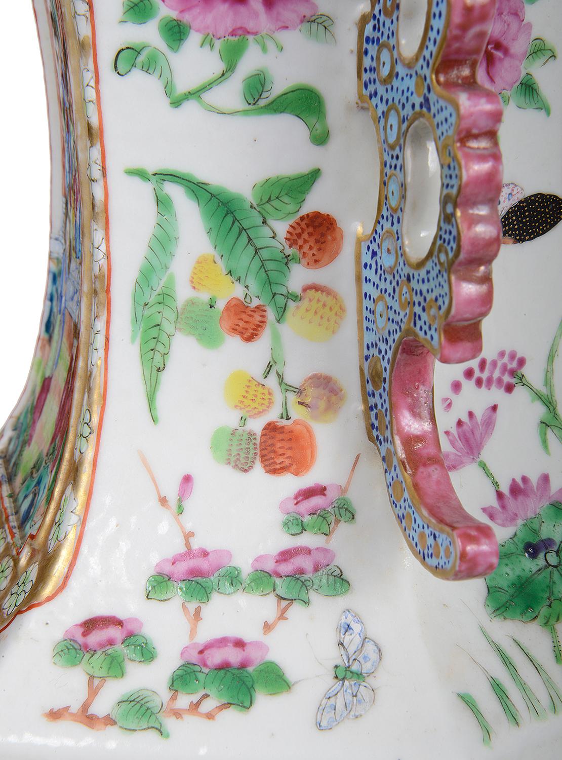 Paar chinesische Rosenmedaillon-Vasen von guter Qualität aus dem 19. Jahrhundert im Angebot 2