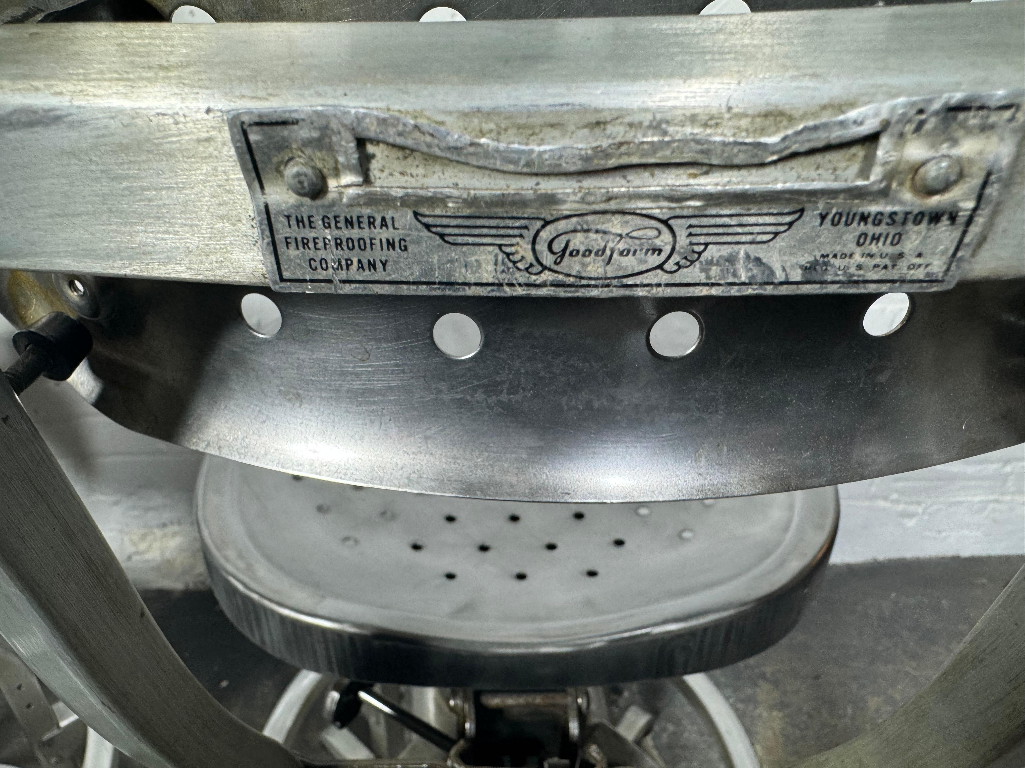 Par de taburetes de aluminio industriales Goodform ajustables .PRECIADOS POR SEPARADO en venta 1