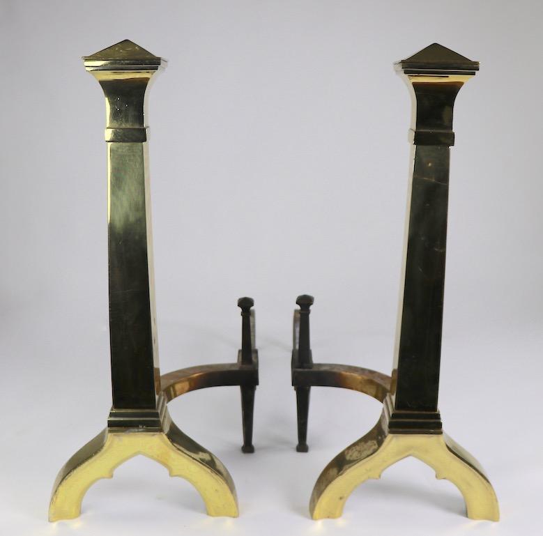 Pareja de morillos de latón del renacimiento gótico al estilo de Augustus Pugin en Bueno estado para la venta en New York, NY