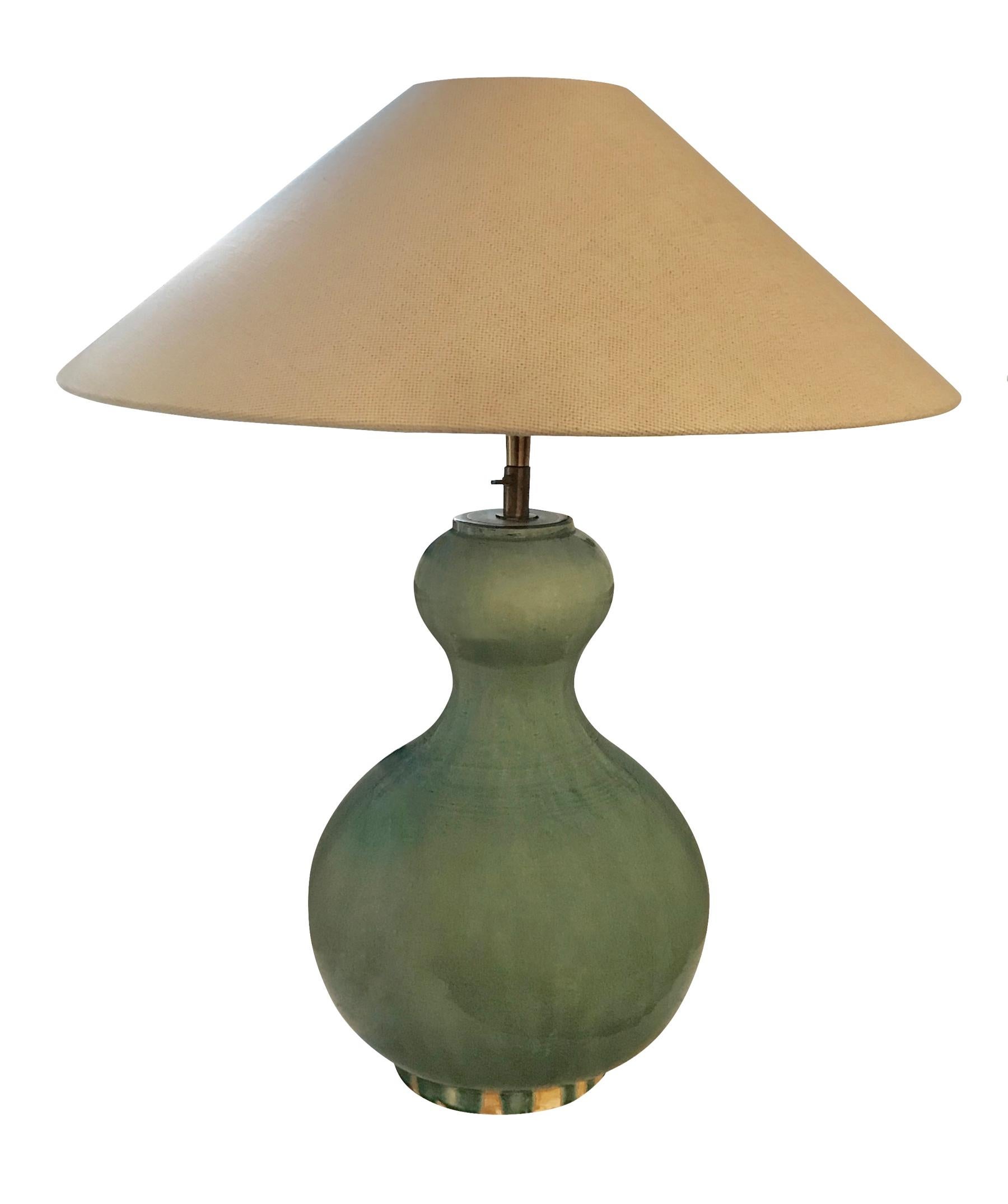 Chinese pair of washed turquoise color glazed lamps
Gourd shape
New Belgian linen shades
Measures: Overall height 24.5
