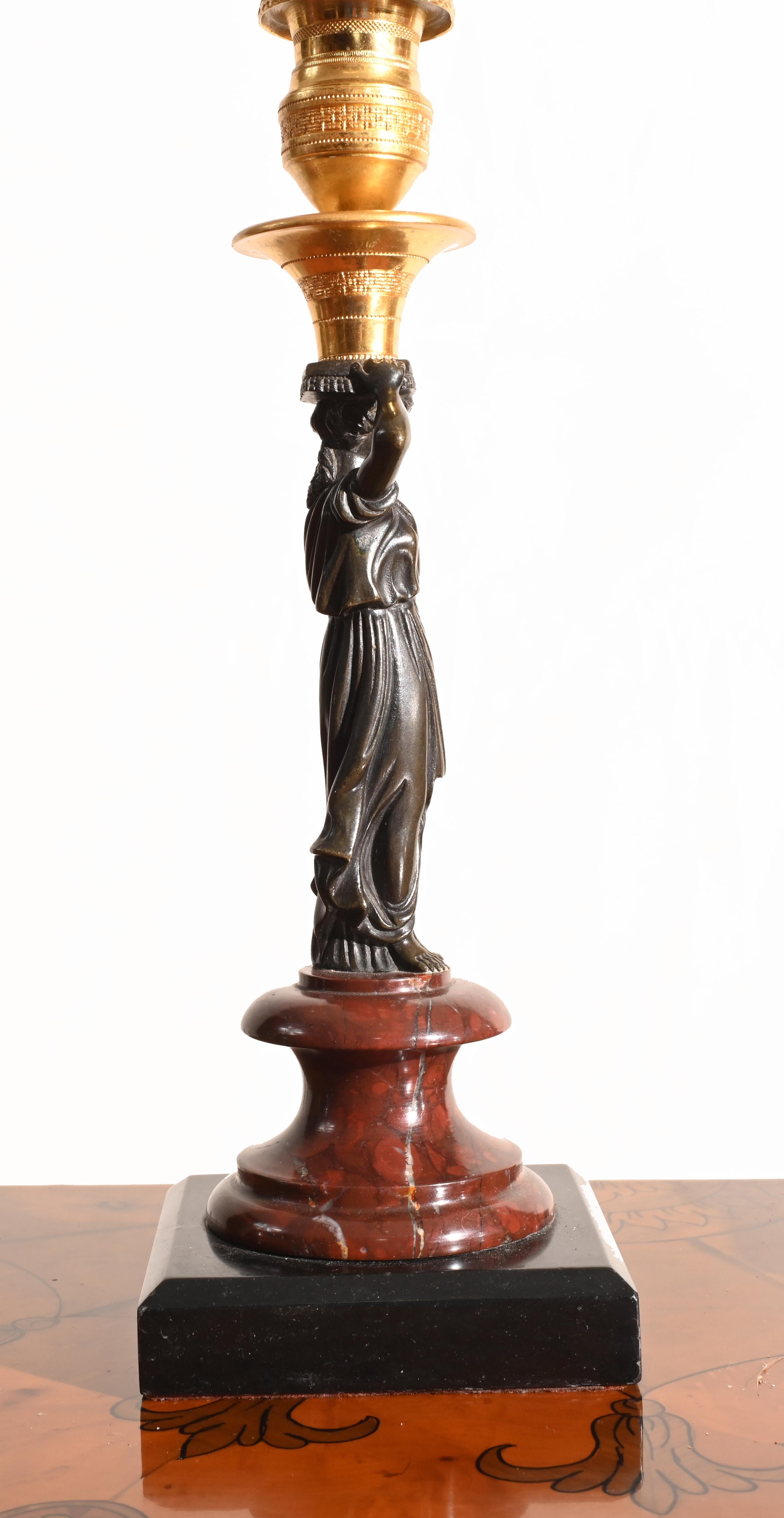 Paire de candélabres Grand Tour jeune fille en marbre et bronze 1840 en vente 4