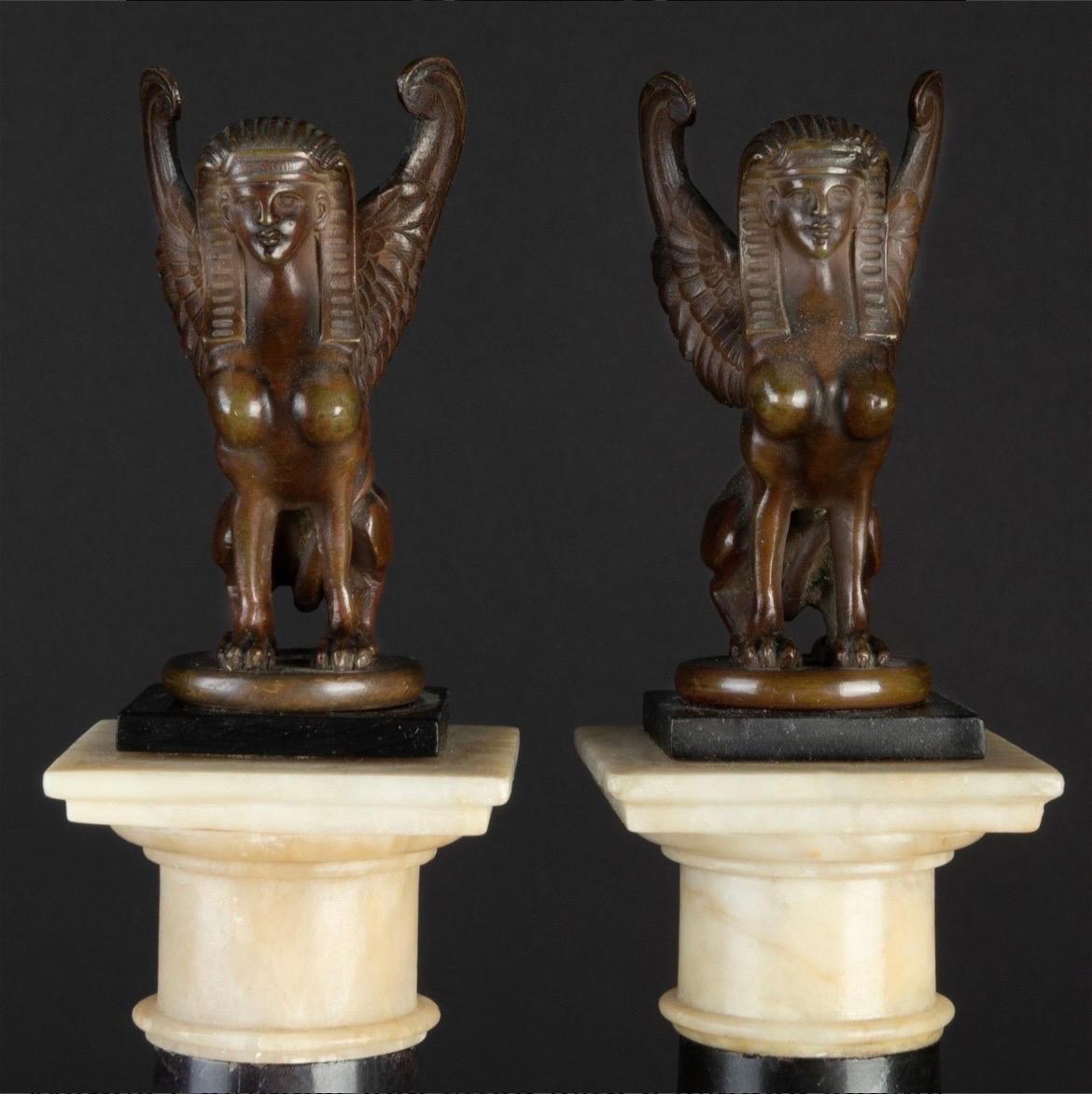 Grand Tour Coppia di colonne neoclassiche in bronzo e marmo I. Johns in vendita