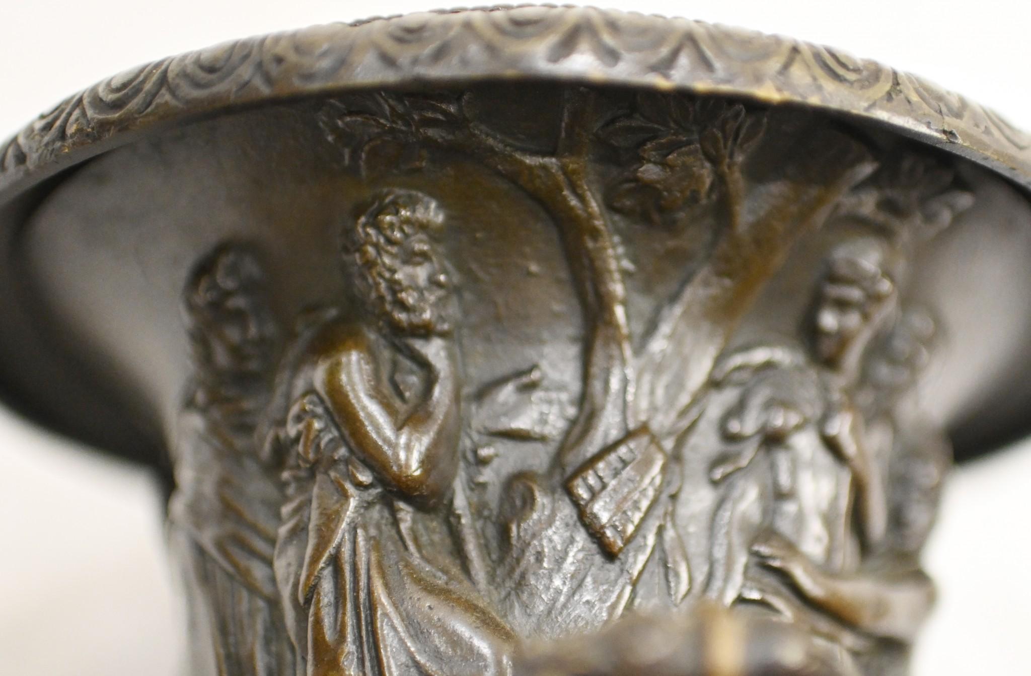 Paire d'urnes Grand Tour italiennes Campana en marbre de Sienne 1820 en vente 11