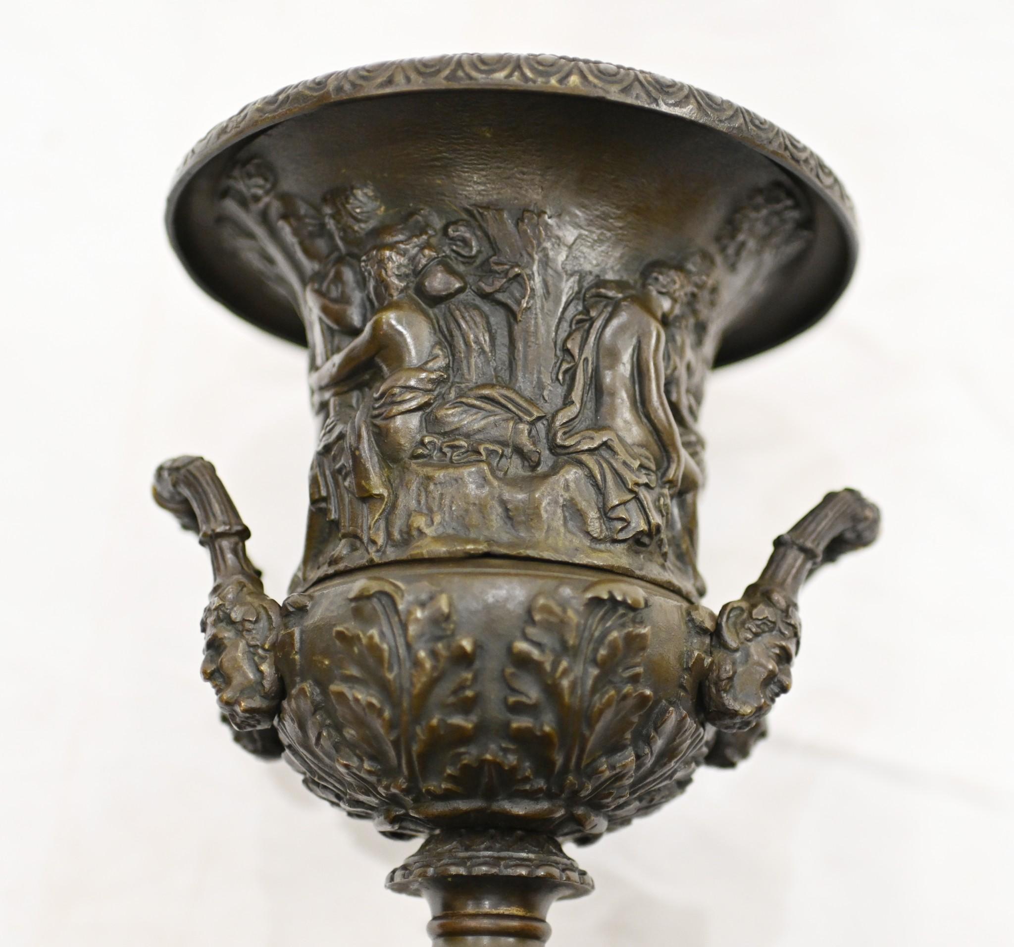 Paire d'urnes Grand Tour italiennes Campana en marbre de Sienne 1820 Bon état - En vente à Potters Bar, GB