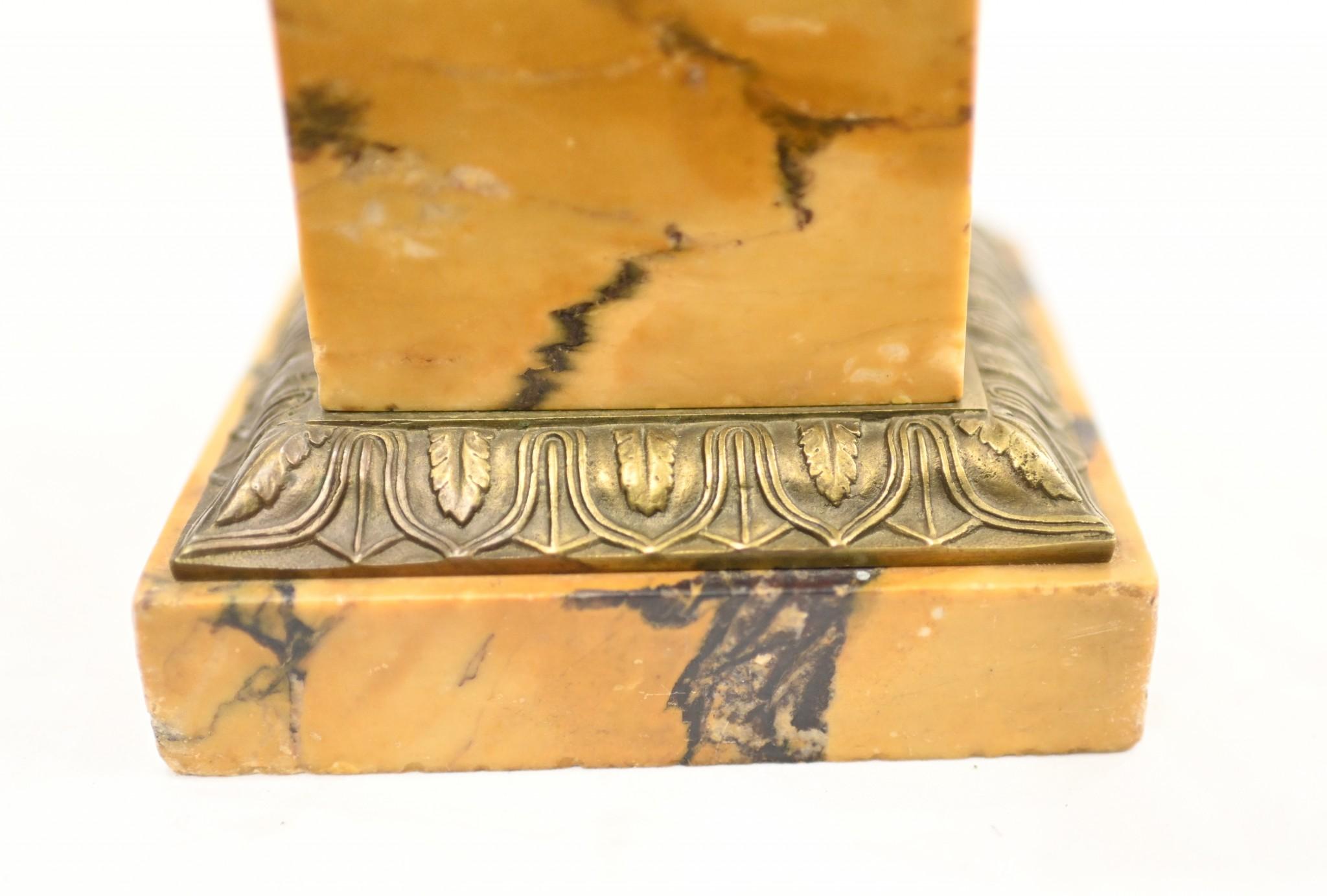 Paire d'urnes Grand Tour italiennes Campana en marbre de Sienne 1820 en vente 2