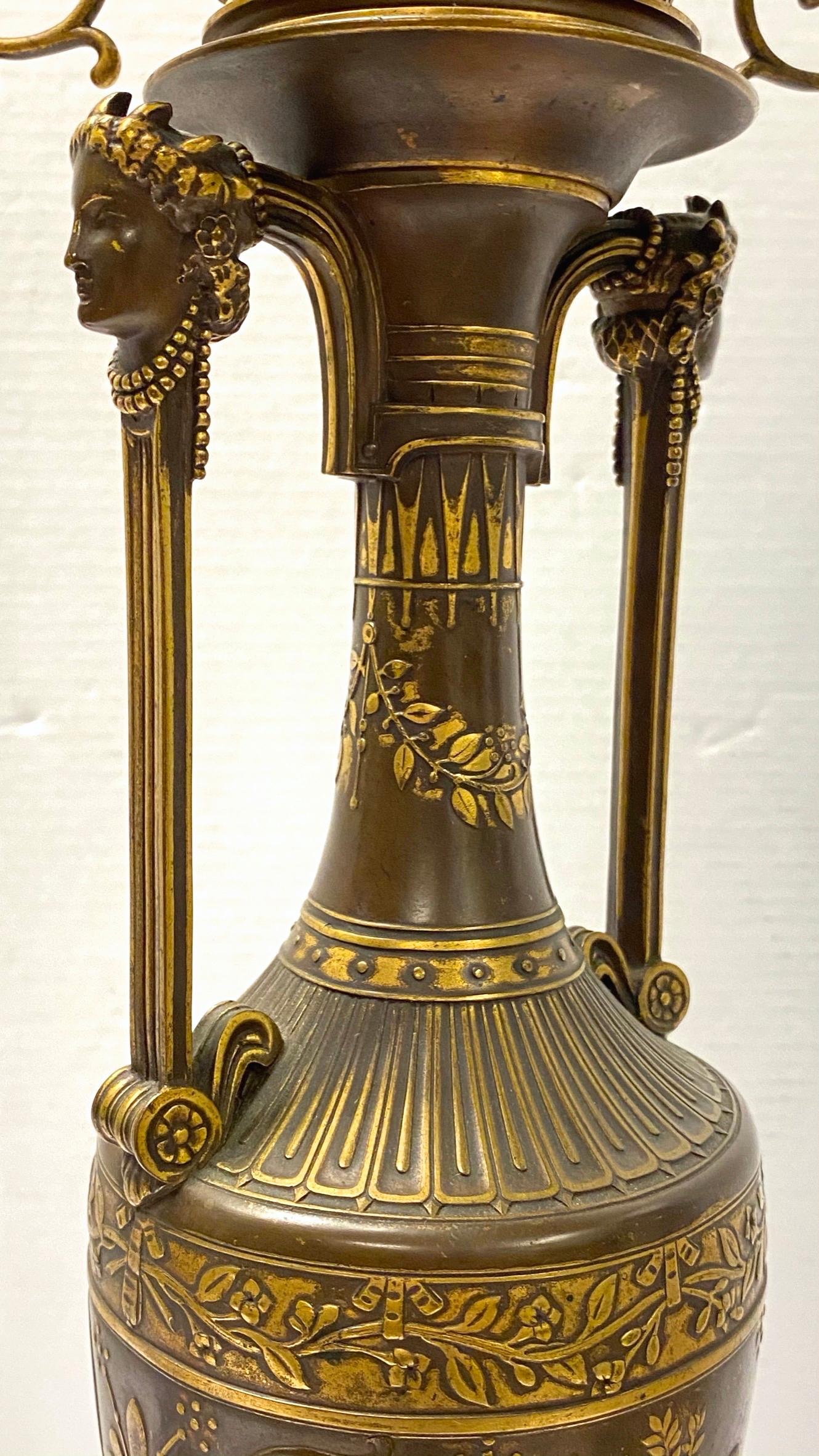 Paire de candélabres en bronze de F. Barbediene, de style néo-grec en vente 2