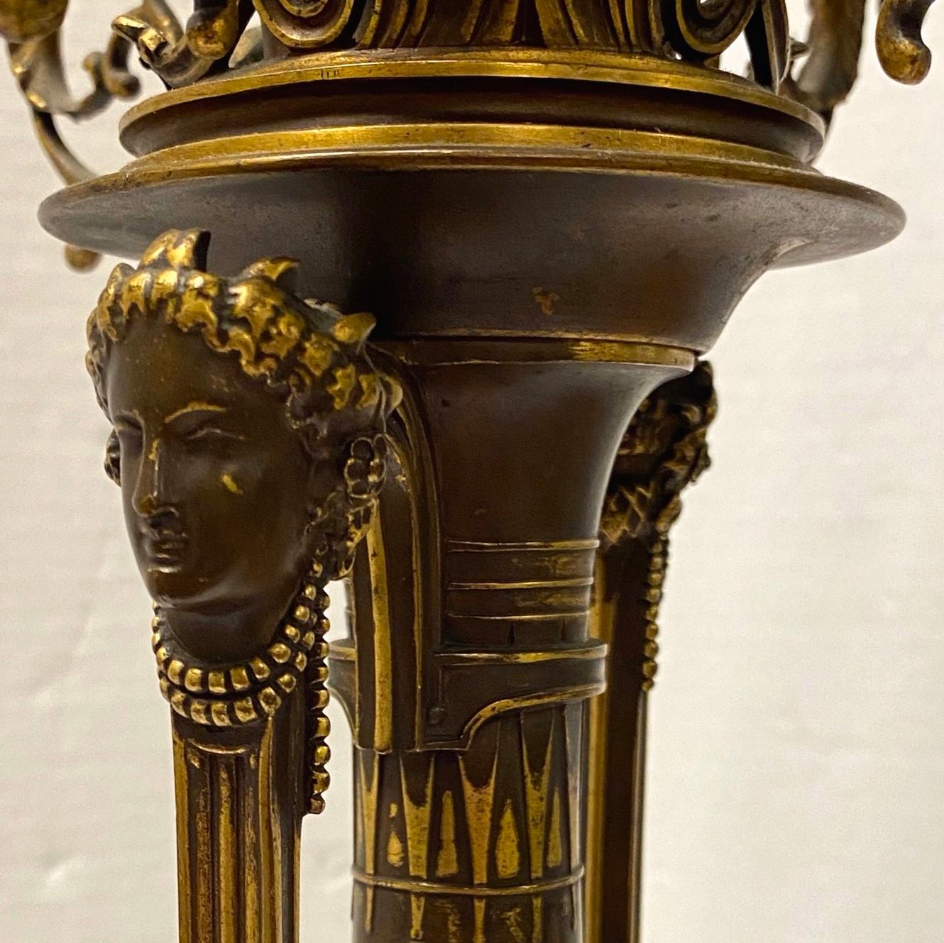 Pareja de candelabros de bronce del renacimiento griego F. Barbediene en venta 3